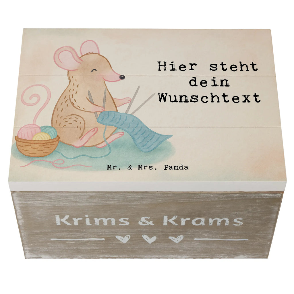 Personalisierte Holzkiste Maus Stricken Design Kiste Personalisiert, Dekokiste mit Namen, Aufbewahrungsbox Personalisiert, Kiste mit Namen, Erinnerungsbox Personalisiert, Erinnerungskiste, Schatulle Personalisiert, Truhe Personalisiert, Dekokiste Personalisiert, Erinnerungsbox mit Namen, Schatulle mit Namen, Aufbewahrungsbox mit Namen, Holzkiste Personalisiert, Erinnerungskiste Personalisiert, mit Namen, Truhe mit Namen, Geschenkbox personalisiert, GEschenkdose personalisiert, Holzkiste mit Namen, Schatzkiste mit Namen, Schatzkiste Personalisiert, Geschenk, Sport, Sportart, Hobby, Schenken, Danke, Dankeschön, Auszeichnung, Gewinn, Sportler, Stricken, DIY