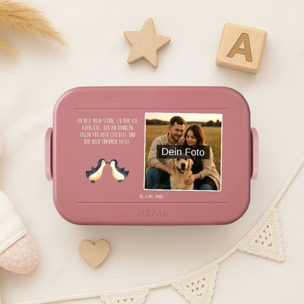 MEPAL Foto Bentobox Pinguin Liebe Foto Brotdose, Foto Lunchbox, Foto Bentobox, Liebe, Partner, Freund, Freundin, Ehemann, Ehefrau, Heiraten, Verlobung, Heiratsantrag, Liebesgeschenk, Jahrestag, Hocheitstag, Pärchen. Liebespaar, Verlobter, Pinguine, Pinguin, Pinguinpaar, Hochzeit, Liebesbeweis, Liebesspruch, Verlobte, Geschenkidee, Pinguin Paar, Love, Geschenk Freund, Paar, Hochzeitstag, Gastgeschenk, Geschenk Freundin, Geschenk Hochzeitstag, Pinguin Liebe