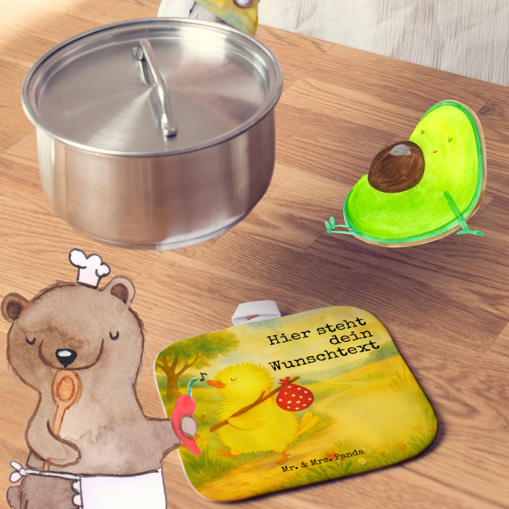 Personalisierte Topflappen Küken Wander Design Namensaufdruck, Topflappen Set personalisiert, Personalisierte Topfuntersetzer, Personalisierter Ofenhandschuh, Topflappen personalisiert, Topflappen mit Namen, Ostern, Osterhase, Ostergeschenke, Osternest, Osterdeko, Geschenke zu Ostern, Ostern Geschenk, Ostergeschenke Kinder, Ostern Kinder, Frohe Ostern, Ei, Freude, Backpacker, Ostergrüße, Küken, Wunder, Reisen, Zeitmanagement, Ostereier, Grüße, Zeit, Osterei, Weltenbummler, Frühlingsgefühle, liebe Grüße, Flausen