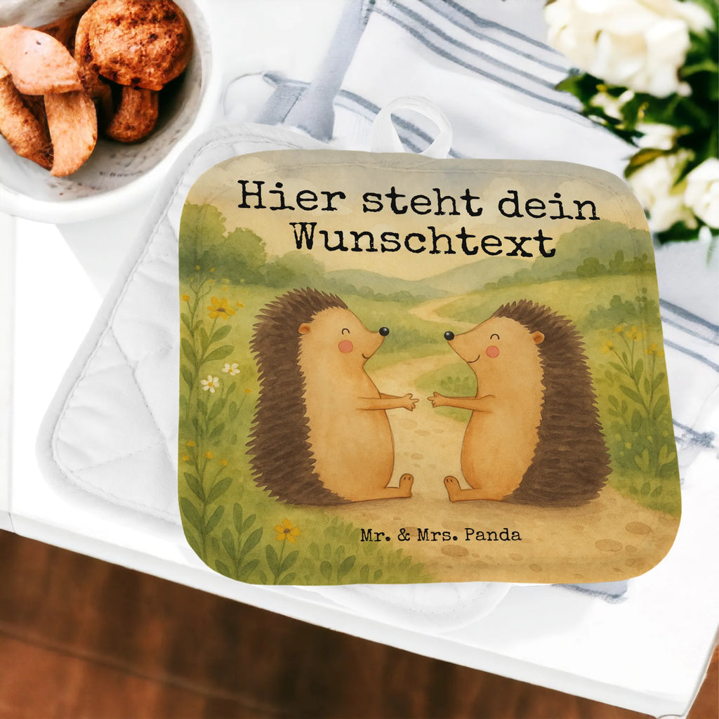 Personalisierte Topflappen Igel Liebe Design Namensaufdruck, Topflappen Set personalisiert, Topflappen personalisiert, Personalisierte Topfuntersetzer, Topflappen mit Namen, Personalisierter Ofenhandschuh, Liebe, Partner, Freund, Freundin, Ehemann, Ehefrau, Heiraten, Verlobung, Heiratsantrag, Liebesgeschenk, Jahrestag, Hocheitstag, Geschenk, Verheiratet, Igel, Liebesbeweis, Hochzeit, Verlobt, Verliebt, Hochzeitstag