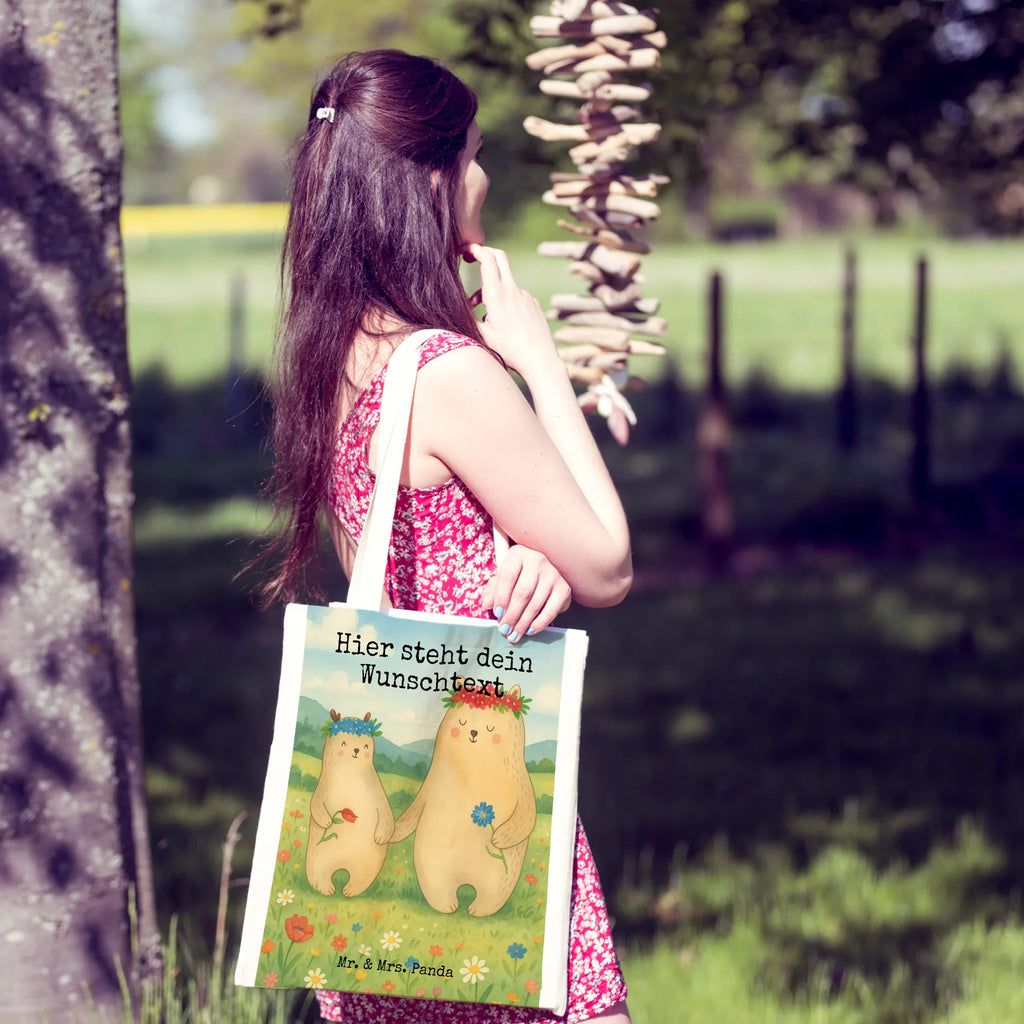 Personalisierte Tragetasche Bären mit Blumenkranz Design Stoffbeutel mit Namen, Einkaufstasche mit Namen, Personalisierte Jutetasche, Personalisierter Jutebeutel, Personalisierter Beutel, Personalisierte Beuteltasche, Personalisierte Tasche, Personalisierter Stoffbeutel, Personalisierte Einkaufstasche, Tragetasche mit Namen, Personalisierte Kindergartentasche, Familie, Vatertag, Muttertag, Bruder, Schwester, Mama, Papa, Oma, Opa, Mami, Kind, Lieblingsmama, Töchter, Bär, Lieblingsmensch, Tochter, Geschenk Mama. Muttertag, Kinder, Vorbild, Bären, Mutti, beste Mutter, Mutter, weltbeste Mama, Family