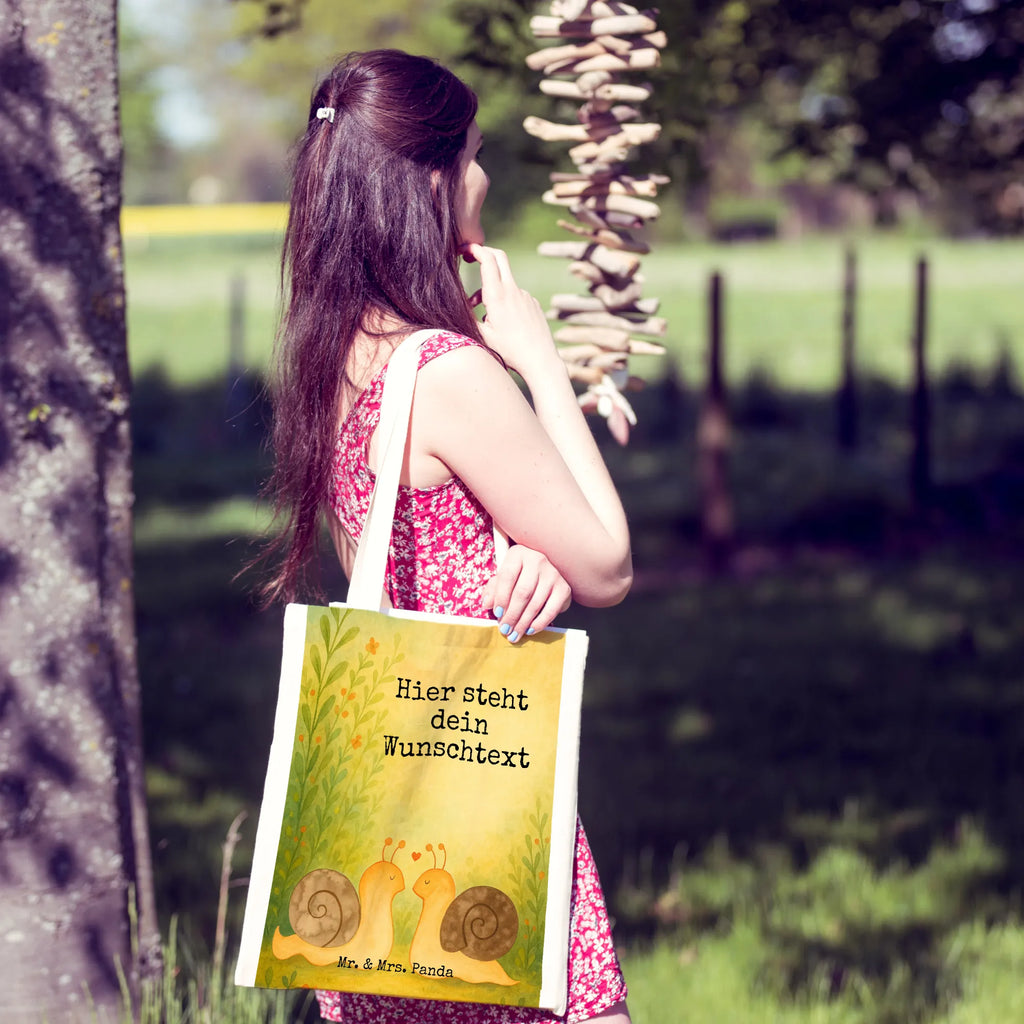 Personalisierte Tragetasche Schnecken Liebe Design Personalisierte Kindergartentasche, Personalisierte Jutetasche, Personalisierte Tasche, Personalisierter Stoffbeutel, Personalisierte Einkaufstasche, Einkaufstasche mit Namen, Personalisierte Beuteltasche, Stoffbeutel mit Namen, Personalisierter Jutebeutel, Tragetasche mit Namen, Personalisierter Beutel, Liebe, Partner, Freund, Freundin, Ehemann, Ehefrau, Heiraten, Verlobung, Heiratsantrag, Liebesgeschenk, Jahrestag, Hocheitstag