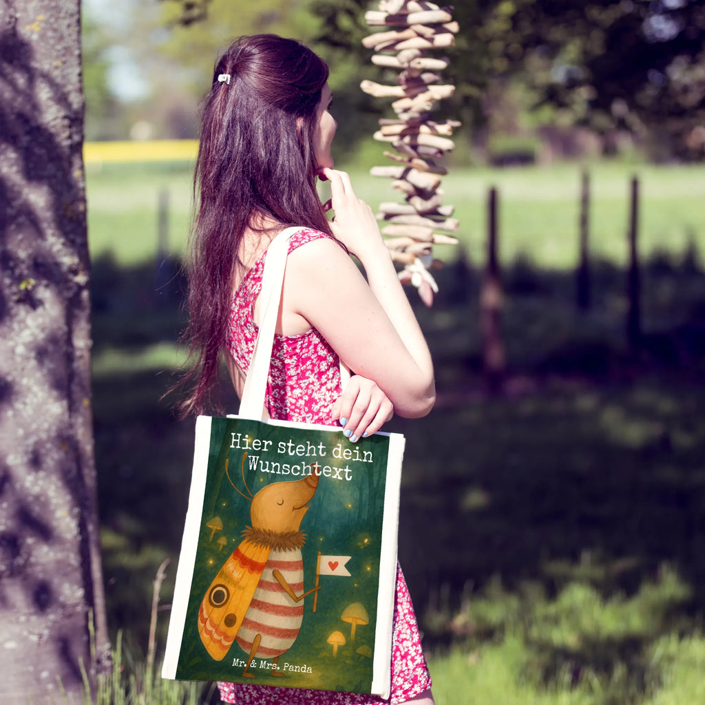 Personalisierte Tragetasche Nachtfalter Fähnchen Design Personalisierte Tasche, Stoffbeutel mit Namen, Personalisierter Jutebeutel, Personalisierte Beuteltasche, Personalisierter Beutel, Einkaufstasche mit Namen, Tragetasche mit Namen, Personalisierte Jutetasche, Personalisierte Einkaufstasche, Personalisierter Stoffbeutel, Personalisierte Kindergartentasche, Tiermotive, Gute Laune, lustige Sprüche, Tiere, niedlich, Nachtfalter, süß, Spruch lustig, Küche Deko, Käfer, Spruch witzig, Was kostet die Welt