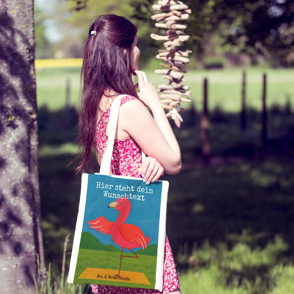 Personalisierte Tragetasche Flamingo Yoga Design Tragetasche mit Namen, Personalisierte Jutetasche, Personalisierter Beutel, Personalisierter Stoffbeutel, Personalisierte Tasche, Personalisierte Einkaufstasche, Stoffbeutel mit Namen, Personalisierter Jutebeutel, Personalisierte Kindergartentasche, Einkaufstasche mit Namen, Personalisierte Beuteltasche, Flamingo, Achtsamkeit, Vogel, Aufregen, Ärger, Yoga, Entspannung, Namaste, Tiefenentspannung, Yoga-Übung