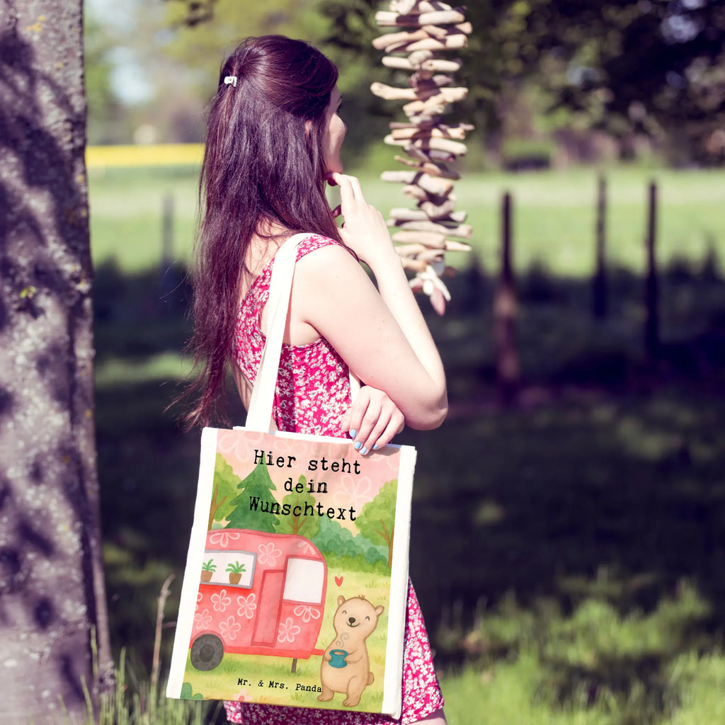 Personalisierte Tragetasche Bär Camper Design Personalisierte Beuteltasche, Personalisierter Beutel, Personalisierte Kindergartentasche, Stoffbeutel mit Namen, Personalisierter Stoffbeutel, Tragetasche mit Namen, Personalisierter Jutebeutel, Personalisierte Einkaufstasche, Personalisierte Jutetasche, Einkaufstasche mit Namen, Personalisierte Tasche, Geschenk, Sport, Sportart, Hobby, Schenken, Danke, Dankeschön, Auszeichnung, Gewinn, Sportler, Camper, Zelten, Wohnmobil, Campen, Urlaub, Campingplatz, Roadtrip