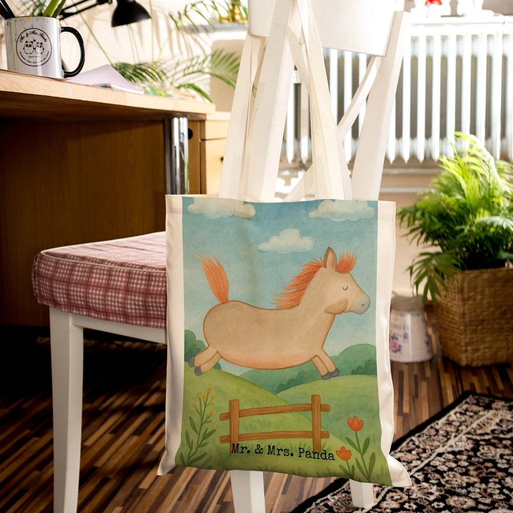 Tragetasche Pferd Springen Design Tragetasche, Badetasche, Schultertasche, Beutel, Stoffbeutel, Beuteltasche, Umhängetasche, Jutetasche, Einkaufstüte, Tasche, Jutebeutel, Laptoptasche, Strandtasche, Stofftasche, Einkaufstasche, Shopper, Bauernhof, Hoftiere, Landwirt, Landwirtin, ausreiten, reiten, Pferd, Pferde, Pferdebesitzer, Pferdestall, Pony, Stall