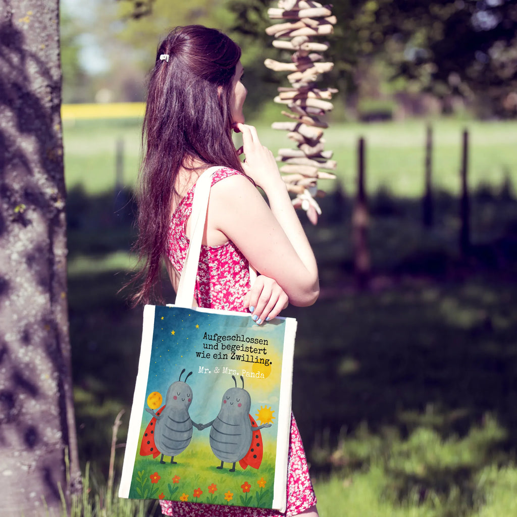 Tragetasche Sternzeichen Zwilling Design Stoffbeutel, Laptoptasche, Tasche, Stofftasche, Jutebeutel, Einkaufstüte, Tragetasche, Strandtasche, Schultertasche, Badetasche, Einkaufstasche, Shopper, Beuteltasche, Beutel, Umhängetasche, Jutetasche, Tierkreiszeichen, Sternzeichen, Horoskop, Astrologie, Aszendent, Zwillingsschwester, Zwilling Sternzeichen, Geschenk Juni, Marienkäfer, Zwilling Geschenk, Geburtstag Mai, Glückskäfer, Zwillinge, Geschenk Mai, Zwillingsbruder