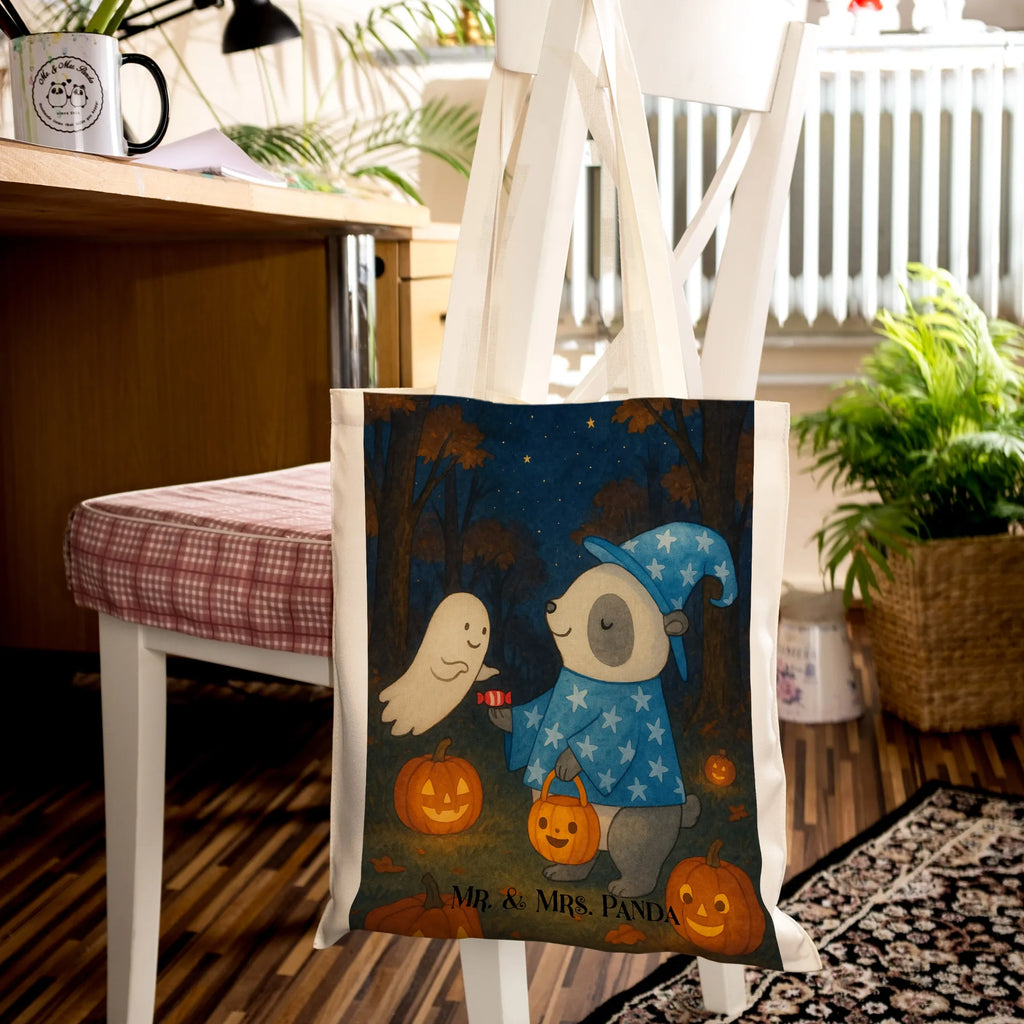 Tragetasche Panda Zauberer Design Tasche, Stoffbeutel, Tragetasche, Stofftasche, Shopper, Beutel, Jutetasche, Schultertasche, Beuteltasche, Strandtasche, Einkaufstasche, Jutebeutel, Laptoptasche, Einkaufstüte, Badetasche, Umhängetasche, Halloween, Deko, Martinssingen, Dekoration, Geschenke, Schenken, Halloween Deko, Gespenst, Trick or Treat, Panda, Zauberer, Süßes sonst gibt's saures