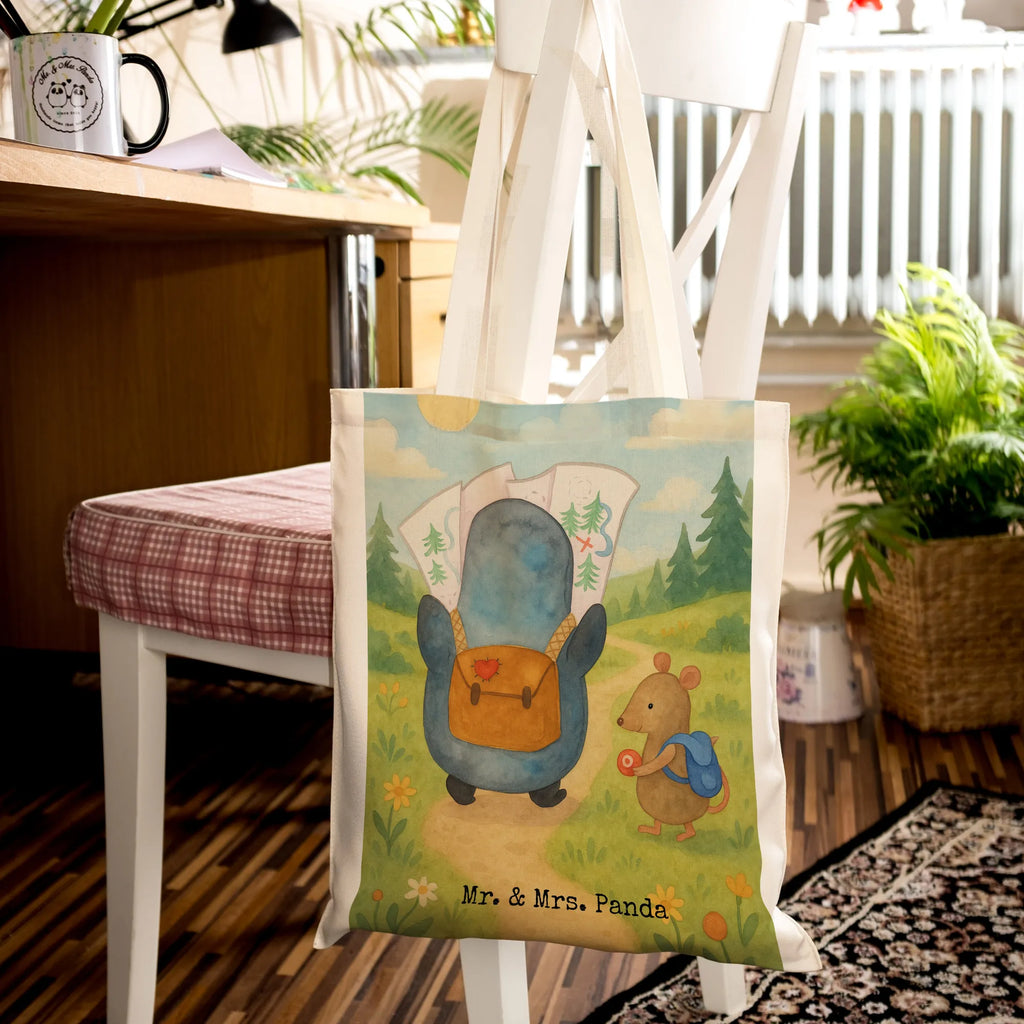 Tragetasche Pinguin & Maus Wanderer Design Einkaufstüte, Schultertasche, Einkaufstasche, Badetasche, Strandtasche, Laptoptasche, Tragetasche, Jutebeutel, Tasche, Stofftasche, Beutel, Umhängetasche, Jutetasche, Beuteltasche, Shopper, Stoffbeutel, Pinguin, Pinguine, Wanderlust, Roadtrip, wandern, Ausflug, Abenteuer, Abenteurer