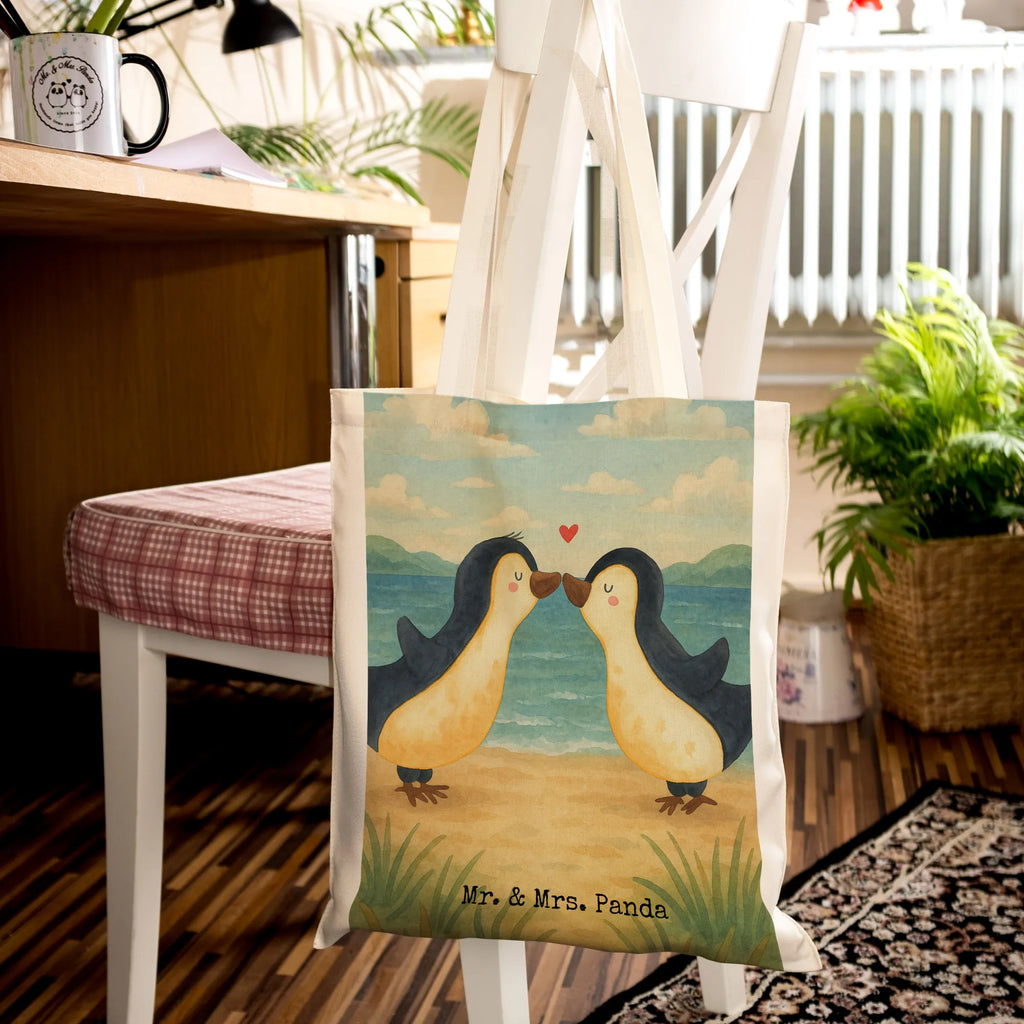 Tote bag penguins kiss Design Beuteltasche, Badetasche, Beutel, Tragetasche, Jutebeutel, Stofftasche, Tasche, Einkaufstasche, Umhängetasche, Shopper, Stoffbeutel, Jutetasche, Schultertasche, Strandtasche, Einkaufstüte, Laptoptasche, Liebe, Partner, Freund, Freundin, Ehemann, Ehefrau, Heiraten, Verlobung, Heiratsantrag, Liebesgeschenk, Jahrestag, Hocheitstag, Valentinstag, Geschenk für Partner, Geschenk für Frauen, Hochzeitstag, Mitbringsel, Liebesbeweis, Geschenk für Freundin, für Männer, für Ehemann
