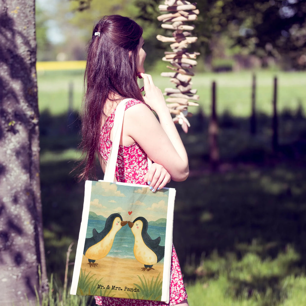 Tote bag penguins kiss Design Beuteltasche, Badetasche, Beutel, Tragetasche, Jutebeutel, Stofftasche, Tasche, Einkaufstasche, Umhängetasche, Shopper, Stoffbeutel, Jutetasche, Schultertasche, Strandtasche, Einkaufstüte, Laptoptasche, Liebe, Partner, Freund, Freundin, Ehemann, Ehefrau, Heiraten, Verlobung, Heiratsantrag, Liebesgeschenk, Jahrestag, Hocheitstag, Valentinstag, Geschenk für Partner, Geschenk für Frauen, Hochzeitstag, Mitbringsel, Liebesbeweis, Geschenk für Freundin, für Männer, für Ehemann