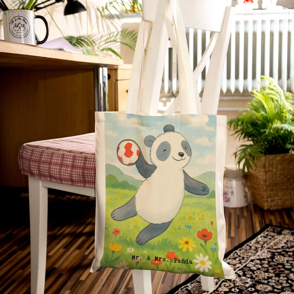 Tragetasche Panda Handball spielen Design Jutebeutel, Jutetasche, Tasche, Laptoptasche, Schultertasche, Beuteltasche, Stoffbeutel, Shopper, Einkaufstüte, Badetasche, Einkaufstasche, Stofftasche, Strandtasche, Tragetasche, Umhängetasche, Beutel, Geschenk, Sport, Sportart, Hobby, Schenken, Danke, Dankeschön, Auszeichnung, Gewinn, Sportler, Handball Verein, Handball Club, Handball Turnier, Handball spielen