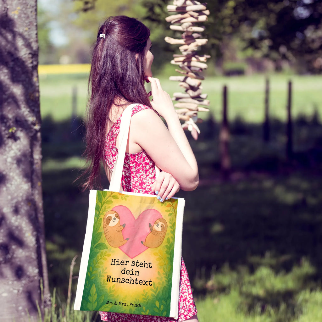 Personalisierte Tragetasche Faultiere Herz Design Personalisierte Jutetasche, Tragetasche mit Namen, Personalisierter Stoffbeutel, Personalisierte Beuteltasche, Stoffbeutel mit Namen, Personalisierte Kindergartentasche, Personalisierter Beutel, Personalisierter Jutebeutel, Personalisierte Einkaufstasche, Personalisierte Tasche, Einkaufstasche mit Namen, Liebe, Partner, Freund, Freundin, Ehemann, Ehefrau, Heiraten, Verlobung, Heiratsantrag, Liebesgeschenk, Jahrestag, Hocheitstag, Mitbringsel, Hochzeitstag, für Männer, Geschenk für Freundin, Valentinstag, für Ehemann, Geschenk für Frauen, Liebesbeweis, Geschenk für Partner