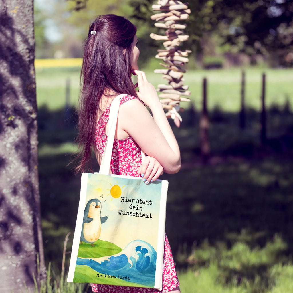 Personalisierte Tragetasche Pinguin Surfer Design Einkaufstasche mit Namen, Personalisierter Jutebeutel, Stoffbeutel mit Namen, Personalisierte Einkaufstasche, Personalisierter Stoffbeutel, Personalisierte Kindergartentasche, Tragetasche mit Namen, Personalisierter Beutel, Personalisierte Tasche, Personalisierte Jutetasche, Personalisierte Beuteltasche, Pinguin, Wellen, Urlaub, surfen, Surfer, Hawaii, Pinguine, Wellen reiten, Portugal