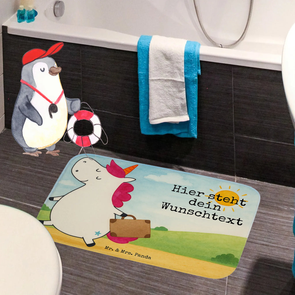Personalisierte Badematte Einhorn Koffer Design Badvorleger Groß Mit Wunschtext, Badvorleger Mit Bestickung, Badvorleger Nachhaltig Mit Namen, Badvorleger Weiß Mit Namen, Badvorleger Mikrofaser Personalisiert, Badematte Mit Namen, Badezimmermatte Mit Wunschtext, Saugfähiger Badvorleger Mit Wunschtext, Badvorleger Design Mit Gravur, Badvorleger Schwarz Mit Wunschtext, Bad Fußmatte Personalisiert, Waschbarer Badvorleger Mit Namen, Badezimmer Matte Mit Namen, Personaliserter Badvorleger, Teppich Fürs Bad Mit Namen, Badvorleger Für Badewanne Mit Namen, Badvorleger Für Dusche Mit Wunschtext, Webegeschenk mit Firmennamen, Badvorleger Mit Namen, Badvorleger Baumwolle Mit Namen, Badvorleger Klein Mit Namen, Badteppich Mit Wunschtext, Badvorleger Gäste-WC Personalisiert, Badmatte Waschbar Mit Wunschtext, Badvorleger Mit Gravur, Badezimmerteppich Personalisiert, Badläufer Mit Namen, Badematten Set Personalisiert, Badvorleger Gemustert Mit Wunschtext, Badgarnitur Mit Wunschtext, Badvorleger Mit Initialen, Weicher Badvorleger Mit Wunschtext, Badvorleger Mit Wunschtext, Duschvorleger Mit Namen, Badvorleger Selbst Gestalten, Badvorleger Klassisch Mit Wunschtext, Runder Badvorleger Personalisiert, Badvorleger Modern Mit Namen, Badvorleger Vintage Mit Namen, Rechteckiger Badvorleger Mit Namen, Rutschfester Badvorleger Mit Namen, Werbegeschenk mit Text, Badematte Rutschfest Mit Namen, Einhorn, Einhörner, Einhorn Deko, Unicorn, Verreisen, Kind, Reise, unicorn, lustig, albern, Gepäck, Spaß, Erwachsen, Abenteuer, Koffer, witzig