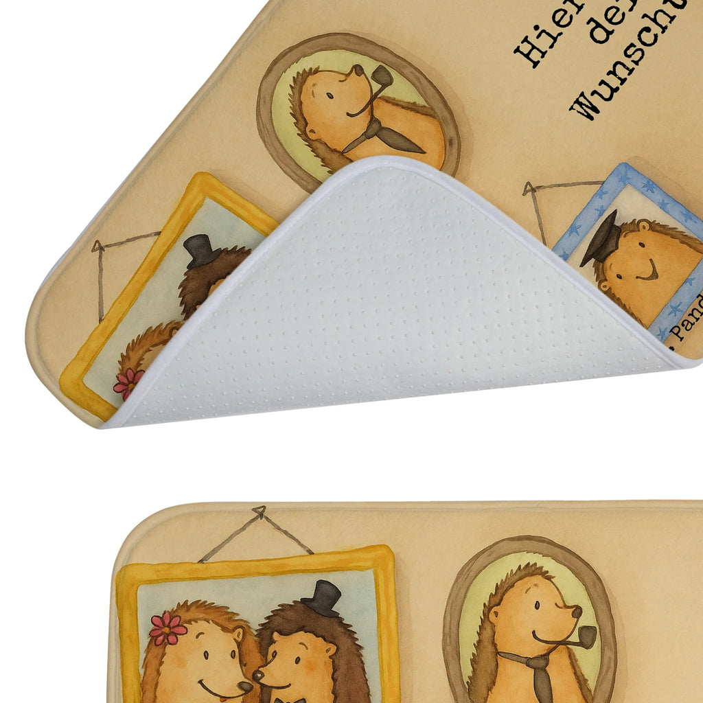 Personalisierte Badematte Igel Familie Design Badvorleger Mikrofaser Personalisiert, Teppich Fürs Bad Mit Namen, Badvorleger Gäste-WC Personalisiert, Badvorleger Für Badewanne Mit Namen, Badezimmermatte Mit Wunschtext, Duschvorleger Mit Namen, Weicher Badvorleger Mit Wunschtext, Badvorleger Modern Mit Namen, Personaliserter Badvorleger, Badvorleger Weiß Mit Namen, Runder Badvorleger Personalisiert, Badgarnitur Mit Wunschtext, Badvorleger Baumwolle Mit Namen, Badvorleger Klassisch Mit Wunschtext, Badmatte Waschbar Mit Wunschtext, Badvorleger Groß Mit Wunschtext, Webegeschenk mit Firmennamen, Badvorleger Selbst Gestalten, Rutschfester Badvorleger Mit Namen, Badematte Rutschfest Mit Namen, Badematten Set Personalisiert, Badvorleger Mit Gravur, Badläufer Mit Namen, Badteppich Mit Wunschtext, Badezimmerteppich Personalisiert, Badezimmer Matte Mit Namen, Werbegeschenk mit Text, Badvorleger Nachhaltig Mit Namen, Bad Fußmatte Personalisiert, Badvorleger Mit Namen, Rechteckiger Badvorleger Mit Namen, Badvorleger Mit Wunschtext, Badematte Mit Namen, Badvorleger Klein Mit Namen, Saugfähiger Badvorleger Mit Wunschtext, Waschbarer Badvorleger Mit Namen, Badvorleger Mit Bestickung, Badvorleger Gemustert Mit Wunschtext, Badvorleger Für Dusche Mit Wunschtext, Badvorleger Schwarz Mit Wunschtext, Badvorleger Vintage Mit Namen, Badvorleger Mit Initialen, Badvorleger Design Mit Gravur, Familie, Vatertag, Muttertag, Bruder, Schwester, Mama, Papa, Oma, Opa, Igel, Liebe, Zusammenhalt, Glück, Bilder