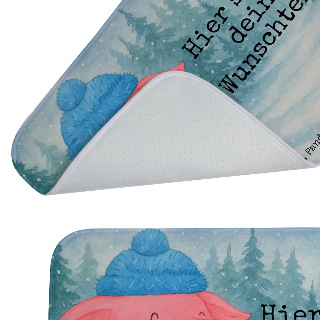 Personalisierte Badematte Schwein Glühwein Design Badvorleger Mit Bestickung, Badvorleger Design Mit Gravur, Badezimmerteppich Personalisiert, Badvorleger Mit Wunschtext, Badgarnitur Mit Wunschtext, Duschvorleger Mit Namen, Badvorleger Mit Initialen, Werbegeschenk mit Text, Saugfähiger Badvorleger Mit Wunschtext, Teppich Fürs Bad Mit Namen, Badvorleger Für Dusche Mit Wunschtext, Badläufer Mit Namen, Bad Fußmatte Personalisiert, Personaliserter Badvorleger, Badvorleger Schwarz Mit Wunschtext, Rutschfester Badvorleger Mit Namen, Weicher Badvorleger Mit Wunschtext, Badvorleger Baumwolle Mit Namen, Waschbarer Badvorleger Mit Namen, Badvorleger Modern Mit Namen, Badvorleger Selbst Gestalten, Badematte Mit Namen, Badvorleger Gäste-WC Personalisiert, Runder Badvorleger Personalisiert, Rechteckiger Badvorleger Mit Namen, Badematten Set Personalisiert, Badmatte Waschbar Mit Wunschtext, Badezimmer Matte Mit Namen, Badvorleger Klassisch Mit Wunschtext, Badvorleger Mit Gravur, Badvorleger Nachhaltig Mit Namen, Badvorleger Mikrofaser Personalisiert, Badezimmermatte Mit Wunschtext, Badvorleger Klein Mit Namen, Badteppich Mit Wunschtext, Badematte Rutschfest Mit Namen, Webegeschenk mit Firmennamen, Badvorleger Gemustert Mit Wunschtext, Badvorleger Mit Namen, Badvorleger Weiß Mit Namen, Badvorleger Vintage Mit Namen, Badvorleger Groß Mit Wunschtext, Badvorleger Für Badewanne Mit Namen, Winter, Weihnachten, Weihnachtsdeko, Nikolaus, Advent, Heiligabend, Wintermotiv, Glühschwein, Punsch, Glühwein, Weihnachtsmarkt