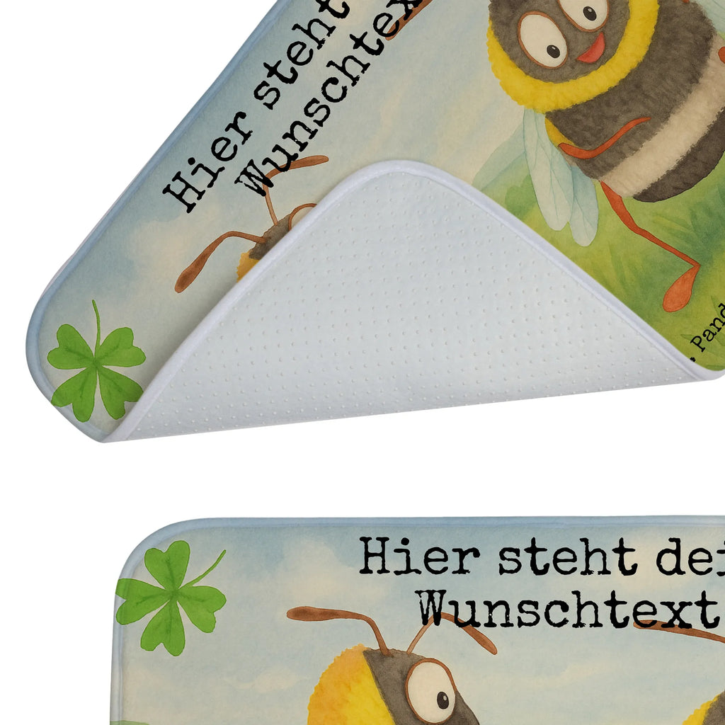 Personalisierte Badematte Hummeln Kleeblatt Design Weicher Badvorleger Mit Wunschtext, Badvorleger Mit Bestickung, Badvorleger Mikrofaser Personalisiert, Badematten Set Personalisiert, Bad Fußmatte Personalisiert, Badezimmer Matte Mit Namen, Teppich Fürs Bad Mit Namen, Badvorleger Mit Namen, Badvorleger Klassisch Mit Wunschtext, Badezimmermatte Mit Wunschtext, Rutschfester Badvorleger Mit Namen, Badvorleger Selbst Gestalten, Waschbarer Badvorleger Mit Namen, Badvorleger Klein Mit Namen, Badvorleger Modern Mit Namen, Badvorleger Gäste-WC Personalisiert, Badvorleger Gemustert Mit Wunschtext, Badteppich Mit Wunschtext, Badvorleger Für Dusche Mit Wunschtext, Badvorleger Groß Mit Wunschtext, Badvorleger Weiß Mit Namen, Rechteckiger Badvorleger Mit Namen, Badvorleger Vintage Mit Namen, Badläufer Mit Namen, Badvorleger Mit Initialen, Duschvorleger Mit Namen, Werbegeschenk mit Text, Personaliserter Badvorleger, Badvorleger Baumwolle Mit Namen, Badmatte Waschbar Mit Wunschtext, Badezimmerteppich Personalisiert, Badgarnitur Mit Wunschtext, Badvorleger Für Badewanne Mit Namen, Badvorleger Mit Gravur, Webegeschenk mit Firmennamen, Badvorleger Mit Wunschtext, Saugfähiger Badvorleger Mit Wunschtext, Badvorleger Design Mit Gravur, Badvorleger Schwarz Mit Wunschtext, Badematte Rutschfest Mit Namen, Badvorleger Nachhaltig Mit Namen, Runder Badvorleger Personalisiert, Badematte Mit Namen, Tiermotive, Gute Laune, lustige Sprüche, Tiere, Biene, Spruch fröhlich, Spruch positiv, glücklich sein, glücklich werden, Biene Deko, Spruch schön, Hummel