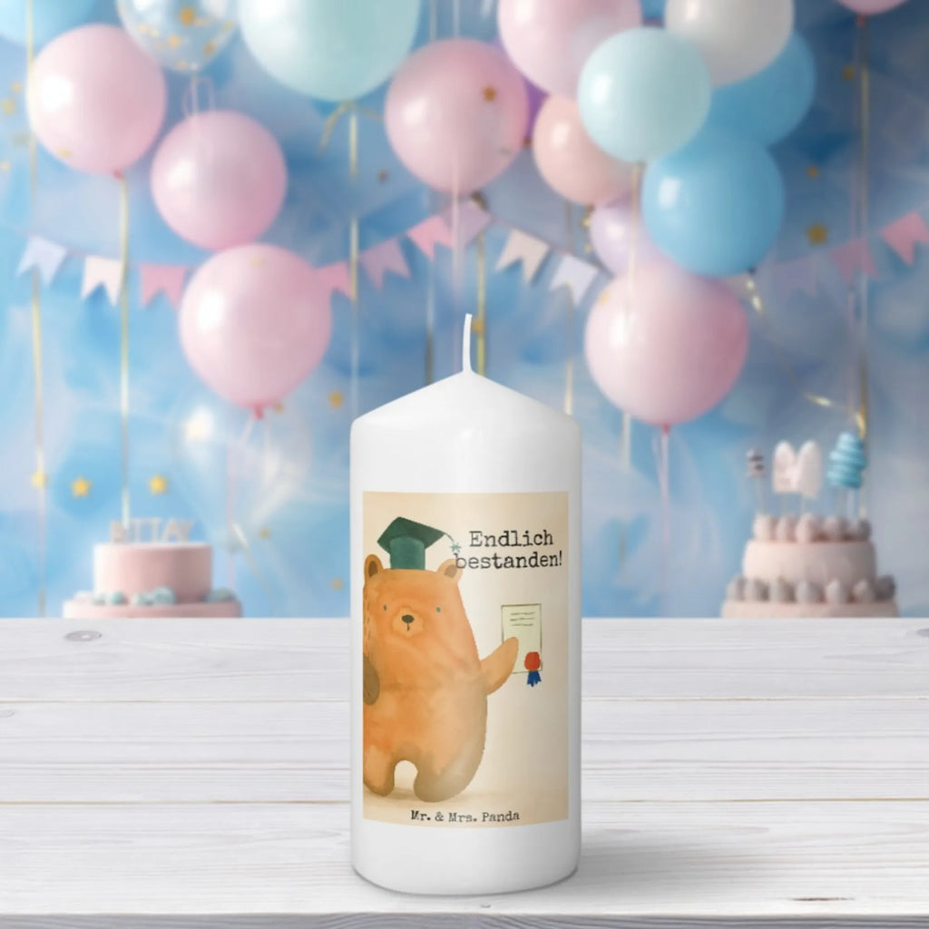 świeca Niedźwiedź Egzamin Design Kerze Für Taufe, Blockkerze, Stabkerze, Metall-Kerze, Stumpenkerze, Kerze Mit Gravur, Kerze Für Ostern, Tischkerze, Kerze Mit Prägung, Sojawachskerze, Bio-Kerze, Tafelkerze, Stearin­kerze, Kerze, Andachtskerze, Duftkerze, Votivkerze, Teelicht, Gartenkerze, Fair-Trade-Kerze, Kerze Mit Spruch, Glas-Kerze, Kerze Für Hochzeit, Kerze Als Gastgeschenk, Grabkerze, Stumpenkerzen-Set, Laternenkerze, Kerze Für Weihnachten, Kerze Für Firmung, Kerze Mit Duft, Kerze Für Geburtstag, Kerze Mit Motiv, Grablicht, Streukerze, Kerze Mit Fotoeinleger, Kerze Für Advent, Dinnerkerzenpaar, Handgemachte Kerze, Gedenkkerze, Kerze Für Kommunion, Dinnerkerze, Handgegossene Kerze, Kerze Mit Namensgravur, Kerze Ohne Duft, Trauerkerze, Outdoor-Kerze, Bär, Teddy, Teddybär, Zeugnis, Prüfungen, Abschluss, Abschlusszeugnis, Abitur, Prüfung bestanden