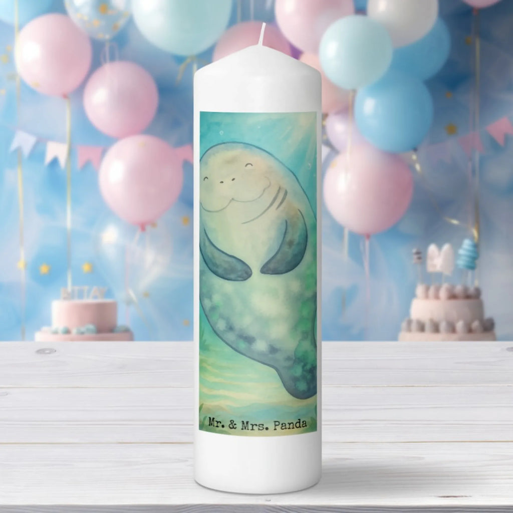 Candle manatee happy Design Sojawachskerze, Blockkerze, Kerze Für Weihnachten, Kerze Mit Motiv, Gedenkkerze, Votivkerze, Stearin­kerze, Bio-Kerze, Kerze Mit Prägung, Metall-Kerze, Grabkerze, Kerze Für Kommunion, Laternenkerze, Kerze Mit Duft, Stumpenkerzen-Set, Stumpenkerze, Teelicht, Kerze Mit Namensgravur, Outdoor-Kerze, Kerze Für Ostern, Dinnerkerze, Kerze Als Gastgeschenk, Kerze, Grablicht, Kerze Für Advent, Dinnerkerzenpaar, Fair-Trade-Kerze, Tischkerze, Kerze Mit Spruch, Glas-Kerze, Handgegossene Kerze, Duftkerze, Streukerze, Kerze Ohne Duft, Stabkerze, Gartenkerze, Kerze Für Firmung, Handgemachte Kerze, Andachtskerze, Kerze Mit Fotoeinleger, Tafelkerze, Kerze Für Hochzeit, Trauerkerze, Kerze Für Geburtstag, Kerze Für Taufe, Kerze Mit Gravur, Meerestiere, Meer, Urlaub, Selbstliebe, Neustart, Seekuh, Respekt, Freundin, Neuanfang, Seekühe, Achtsamkeit, Liebeskummer, Zufrieden