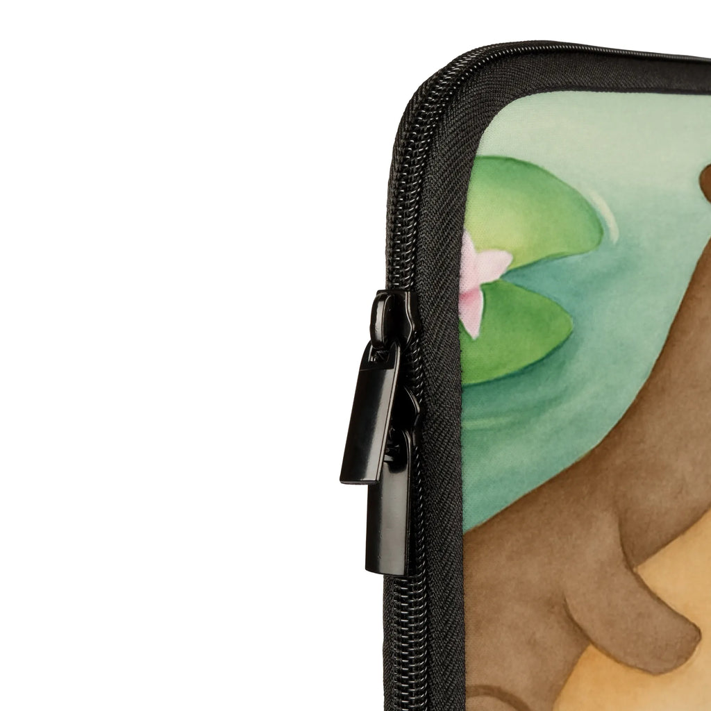 Personalisierte Notebook Tasche Otter Seerose Design Notebook-Tasche Business Mit Namensdruck, Notebook-Tasche Leicht Mit Namensgravur, Notebook-Tasche Casual Mit Namen, Notebook-Tasche Aus Canvas Mit Namen, Laptop-Aktentasche Mit Wunschname, Notebook-Tasche Mit Schultergurt Mit Namenslabel, Notebook-Tasche Vintage Mit Namenslabel, Notebook-Tasche Mit Reißverschluss Und Namen, Notebook-Tasche Reisegeeignet Mit Wunschname, Notebook-Tasche Studenten Mit Namen, Notebook-Tasche Für Damen Mit Wunschname, Laptop-Messenger-Bag Mit Namen, Notebook-Tasche Mit Zubehörfach Und Namen, Notebook-Tasche Für 13 Zoll Mit Wunschname, Notebook-Tasche Für 17 Zoll Mit Namen, Laptop-Rucksack Mit Namensschild, Notebooktasche Mit Namen, Notebook-Case Mit Namenslabel, Notebook-Tasche Ergonomisch Mit Namen, Notebook-Tasche Mit Organizer Und Namen, Notebook-Tasche Für 15 Zoll Mit Namensgravur, Notebook-Tasche Robust Mit Wunschname, Laptop-Umhängetasche Mit Wunschname, Notebookhülle Mit Namensdruck, Notebook-Tasche Aus Neopren Mit Wunschname, Notebook-Tasche Mit Tragegriff Und Wunschname, Personalisierte Notebooktasche, Notebook-Tasche Minimalistisch Mit Namen, Notebook-Tasche Rucksackstil Mit Wunschname, Notebook-Tasche Klassisch Mit Wunschname, Laptop-Case Mit Wunschname, Notebook-Umhängetasche Mit Namen, Notebook-Tasche Modern Mit Namen, Notebook-Tasche Wasserfest Mit Namensgravur, Notebook-Tasche Für Herren Mit Namensgravur, Laptoptasche Mit Wunschname, Notebook-Sleeve Mit Wunschname, Laptop-Hülle Mit Namensgravur, Notebook-Tasche Gepolstert Mit Wunschname, Notebook-Tasche Büro Mit Namensgravur, Notebook-Rucksack Mit Namen, Notebook-Querträger Mit Namensgravur, Notebook-Tasche Slim Mit Wunschname, Notebook-Tasche Aus Nylon Mit Namensdruck, Laptop-Sleeve Mit Namen, Notebook-Tasche Aus Leder Mit Namen, Laptophülle Mit Namen, Notebook-Aktentasche Mit Namenslabel, Otter, Fischotter, Seeotter, Otter Seeotter See Otter