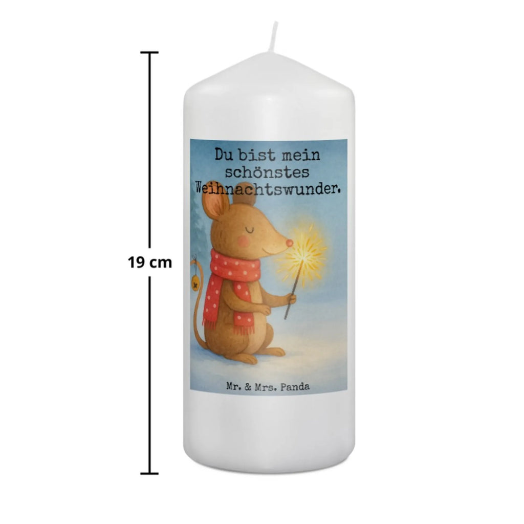 świeca mysz Boże Narodzenie Design Dekokerze, Osterkerze, Stumpenkerze, Dinnerkerze, Tischkerze, Kommunionskerze, Geburtskerze, Erinnerungskerze, Adventskerze, Tafelkerze, Zylinderkerze, Kerze Mit Spruch, Bedruckte Kerze, Dekorative Kerze, Schmuckkerze, Wunschkerze, Gartenkerze, Weihnachtskerze, Grosse Kerze, Erinnerungslicht, Handgemachte Kerze, Geburtstagskerze, Wachskerze, Laternenkerze, Hochzeitskerze, Blockkerze, Kerze Mit Motiv, Advent, Weihnachten, Nikolaus, Wintermotiv, Weihnachtsdeko, Heiligabend, Winter, Frohe Weihnachten, Weihnachtsmotiv, Mäuschen, Weihnachtsgruß, Weihnachtswunder, Maus