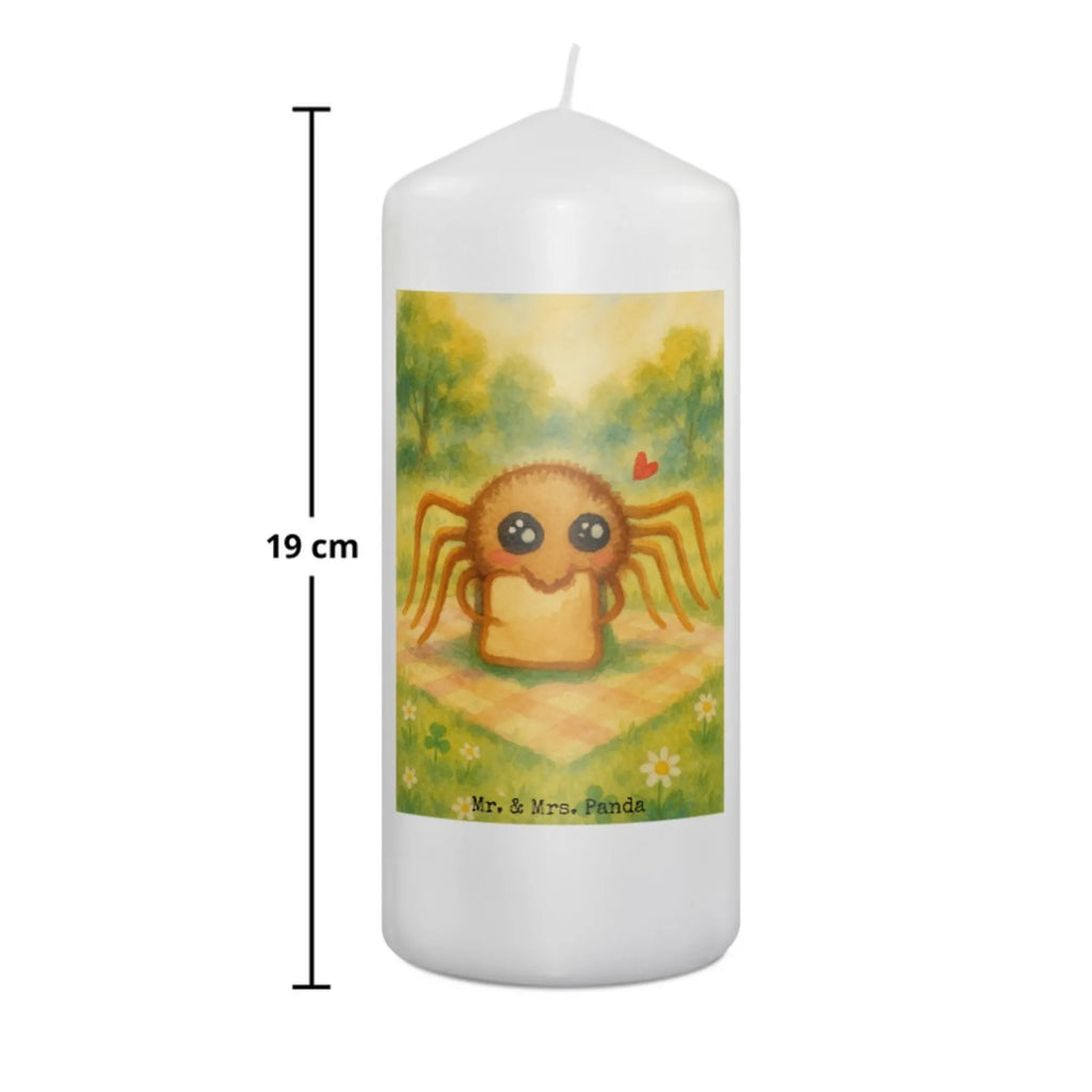 Candle Spider Agathe Sandwich Design Laternenkerze, Kerze Für Kommunion, Dinnerkerzenpaar, Kerze Mit Fotoeinleger, Grabkerze, Bio-Kerze, Votivkerze, Handgemachte Kerze, Kerze Mit Prägung, Kerze Mit Motiv, Stumpenkerze, Fair-Trade-Kerze, Kerze Mit Spruch, Kerze Ohne Duft, Stabkerze, Trauerkerze, Stearin­kerze, Kerze Mit Duft, Sojawachskerze, Kerze Für Taufe, Kerze Für Hochzeit, Gedenkkerze, Kerze Für Geburtstag, Kerze Für Firmung, Tischkerze, Duftkerze, Streukerze, Metall-Kerze, Kerze Als Gastgeschenk, Glas-Kerze, Kerze, Teelicht, Gartenkerze, Grablicht, Blockkerze, Tafelkerze, Stumpenkerzen-Set, Kerze Mit Gravur, Dinnerkerze, Andachtskerze, Kerze Für Advent, Outdoor-Kerze, Kerze Für Weihnachten, Kerze Mit Namensgravur, Handgegossene Kerze, Kerze Für Ostern, Spinne Agathe, Spinne, Agathe, Videos, Merchandise, Glück, Hungrig, Mut, Lebensfreude, Hunger, Verfressen, Alles wird gut
