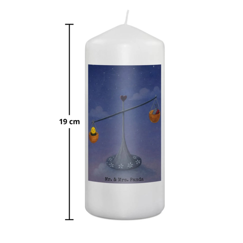 Kerze Sternzeichen Waage Design Kerze Für Firmung, Kerze Mit Namensgravur, Sojawachskerze, Tafelkerze, Kerze Mit Duft, Laternenkerze, Dinnerkerzenpaar, Andachtskerze, Stumpenkerzen-Set, Kerze Für Taufe, Kerze Ohne Duft, Fair-Trade-Kerze, Streukerze, Stearin­kerze, Kerze Mit Fotoeinleger, Bio-Kerze, Kerze, Duftkerze, Kerze Mit Prägung, Votivkerze, Handgemachte Kerze, Metall-Kerze, Kerze Mit Spruch, Kerze Für Hochzeit, Kerze Für Weihnachten, Grablicht, Handgegossene Kerze, Stabkerze, Kerze Für Kommunion, Kerze Mit Motiv, Tischkerze, Gedenkkerze, Dinnerkerze, Glas-Kerze, Outdoor-Kerze, Kerze Für Geburtstag, Kerze Als Gastgeschenk, Kerze Für Ostern, Blockkerze, Kerze Für Advent, Teelicht, Stumpenkerze, Kerze Mit Gravur, Grabkerze, Gartenkerze, Trauerkerze, Tierkreiszeichen, Sternzeichen, Horoskop, Astrologie, Aszendent, Geburtstag Oktober, Biene, Hummel, Marienkäfer, Geschenk September, Gleichgewicht, Waage, Geburtstag September, Waage Geschenk, Geschenk Oktober, Waage Sternzeichen