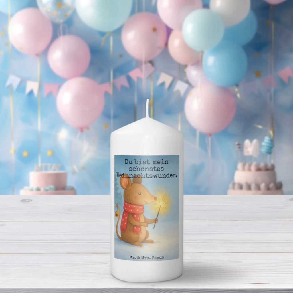 świeca mysz Boże Narodzenie Design Dekokerze, Osterkerze, Stumpenkerze, Dinnerkerze, Tischkerze, Kommunionskerze, Geburtskerze, Erinnerungskerze, Adventskerze, Tafelkerze, Zylinderkerze, Kerze Mit Spruch, Bedruckte Kerze, Dekorative Kerze, Schmuckkerze, Wunschkerze, Gartenkerze, Weihnachtskerze, Grosse Kerze, Erinnerungslicht, Handgemachte Kerze, Geburtstagskerze, Wachskerze, Laternenkerze, Hochzeitskerze, Blockkerze, Kerze Mit Motiv, Advent, Weihnachten, Nikolaus, Wintermotiv, Weihnachtsdeko, Heiligabend, Winter, Frohe Weihnachten, Weihnachtsmotiv, Mäuschen, Weihnachtsgruß, Weihnachtswunder, Maus