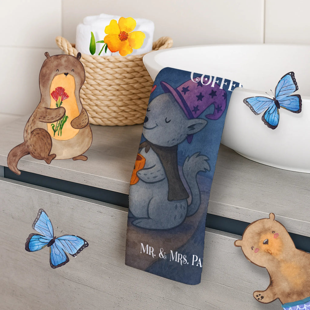 Gästehandtuch Kater Kaffee Design Gästehandtuch Für Hotels, Gästehandtuch Bio Baumwolle, Gästehandtuch Schnell Trocknend, Handtuch Gästeformat, Gästehandtuch Modern, Gästehandtuch Weich, Gästehandtuch Schwarz, Handtuch Für Toilette, Gästehandtuch Ökologisch, Gästehandtuch 30x50, Handtuch Klein, Waschhandtuch, Gästehandtuch Badezimmer, Gästehandtuch Bunt, Gästehandtuch Strapazierfähig, Handtuch Für Gäste-WC, Gäste-Tuch, Gästehandtuch Saugfähig, Gästehandtuch Baumwolle, Gästehandtuch Beige, Gästehandtuch Pflegeleicht, Gästehandtuch Nachhaltig, Gästehandtuch Hochwertig, Gästehandtuch Bad, Handtuch Gästezimmer, Gästehandtuch Set, Gästehandtuch Mit Muster, Handtuch Für Gäste, Gästehandtuch Klassisch, Gästehandtücher, Gästehandtuch Waschbar, Kleines Handtuch, Gästehandtuch, Gästehandtuch Grau, Gästehandtuch Weiß, Gästehandtuch Mit Bordüre, Halloween, Deko, Martinssingen, Dekoration, Geschenke, Schenken, Hexe, Kater, Kaffee, Magie