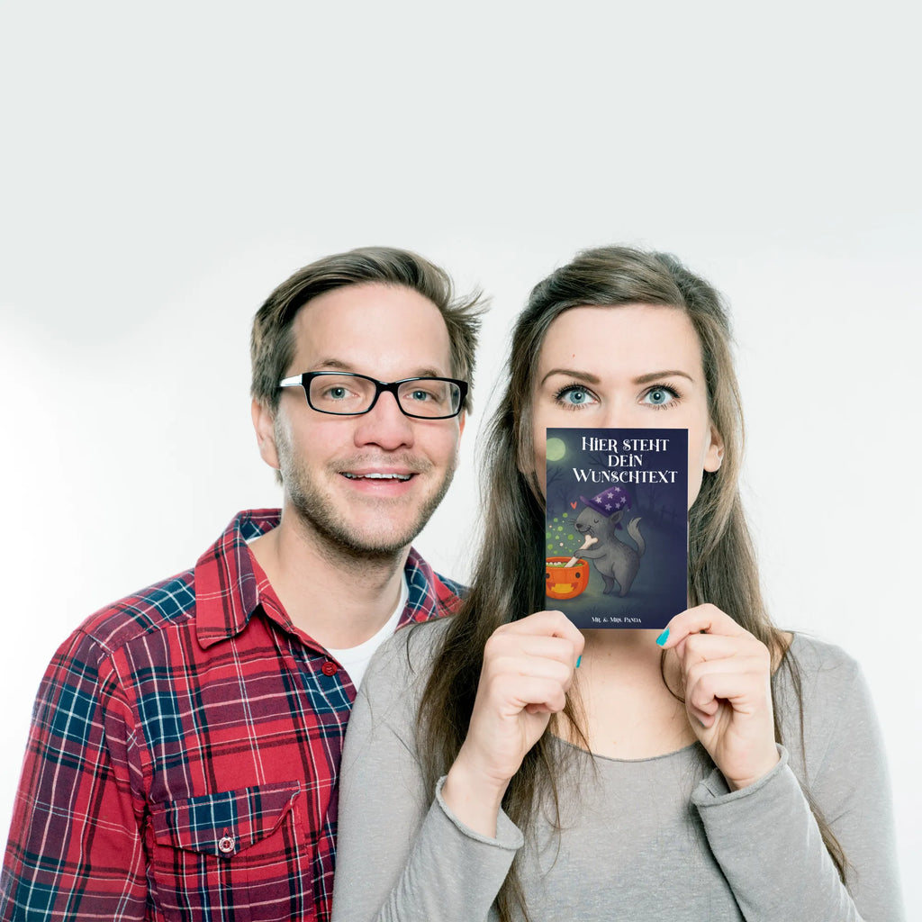 Personalisierte Postkarte Kater Hexenkessel Design Ansichtskarte mit Wunschtext, Postkarte mit Wunschtext, Geschenkkarte mit Wunschtext, Einladung mit Namen, Grußkarte mit Wunschtext, Karte mit Wunschtext, Postkarte mit Namen, Karte mit Namen, Einladung mit Wunschtext, Grußkarte mit Namen, Ansichtskarte mit Namen, Postkarte personalisierbar, Geschenkkarte mit Namen, Postkarte bedrucken, Halloween, Deko, Martinssingen, Dekoration, Geschenke, Schenken, Hexenkessel, Zaubertrank, Zaubern, Kater, Hexe
