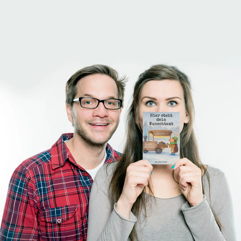 Personalisierte Postkarte Igel Maronen Design Einladung mit Namen, Geschenkkarte mit Wunschtext, Ansichtskarte mit Namen, Karte mit Namen, Ansichtskarte mit Wunschtext, Postkarte personalisierbar, Einladung mit Wunschtext, Postkarte bedrucken, Postkarte mit Namen, Karte mit Wunschtext, Grußkarte mit Wunschtext, Geschenkkarte mit Namen, Postkarte mit Wunschtext, Grußkarte mit Namen, Winter, Weihnachten, Weihnachtsdeko, Nikolaus, Advent, Heiligabend, Wintermotiv, Duft, Kastanien, Maronen, Weihnachtsmarkt