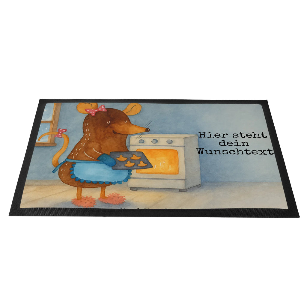 Personalisierte Fußmatte Maus Kekse Design Personalisierte Fußmatte, Fußmatte mit Namen, Bedrucken, Haustürmatte personalisiert, Fußmatte bedrucken, Namensfussmatte, Türvorleger mit Namen, Personalisieruung, Türvorleger personalisiert, Personalisiert, Wunschnamen, Winter, Weihnachten, Weihnachtsdeko, Nikolaus, Advent, Heiligabend, Wintermotiv, backen, Maus, Weihnachtskekse, Chaosqueen, Plätzchen, Kekse, Weihnachtsbäckerei