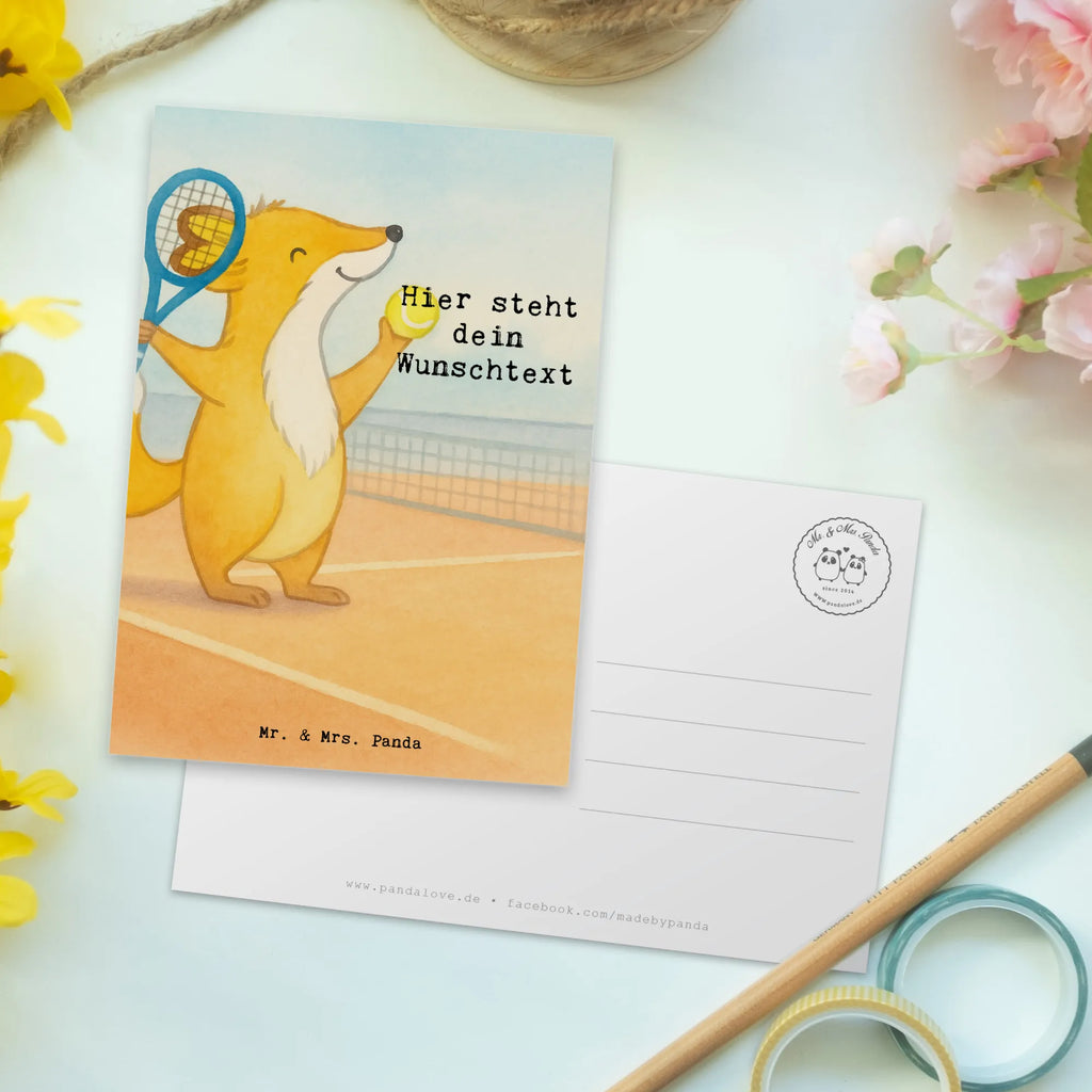 Personalisierte Postkarte Fuchs Tennis spielen Design Postkarte bedrucken, Grußkarte mit Namen, Postkarte mit Namen, Karte mit Namen, Einladung mit Namen, Einladung mit Wunschtext, Ansichtskarte mit Wunschtext, Geschenkkarte mit Namen, Ansichtskarte mit Namen, Karte mit Wunschtext, Postkarte mit Wunschtext, Grußkarte mit Wunschtext, Geschenkkarte mit Wunschtext, Postkarte personalisierbar, Geschenk, Sport, Sportart, Hobby, Schenken, Danke, Dankeschön, Auszeichnung, Gewinn, Sportler, Ballsportart, Tennis spielen, Tennis Turnier, Tennisverein, Tennisclub