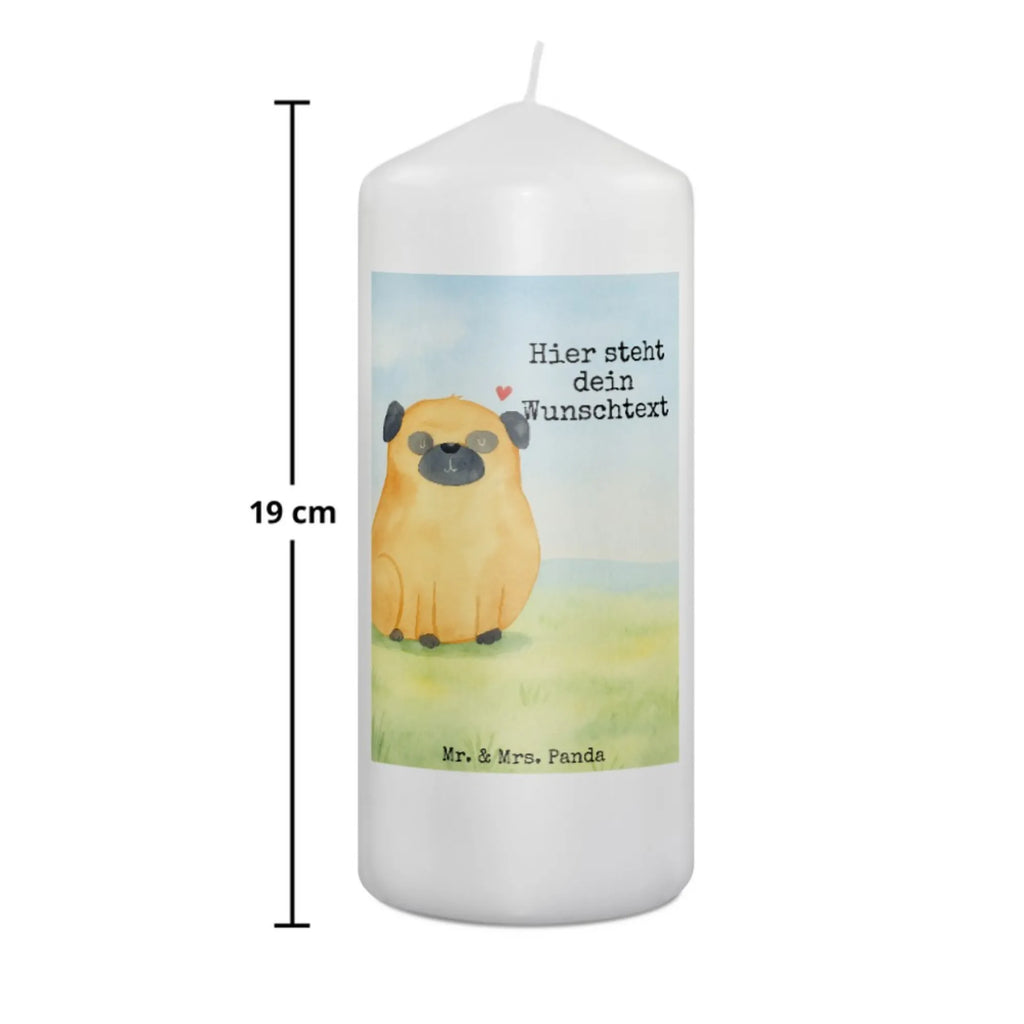 Personalisierte Kerze Mops Design Gartenkerze Mit Namen, Glas-Kerze Mit Wunschname, Handgegossene Kerze Mit Namen, Gastgeschenk Kerze Mit Namen, Grabkerze Mit Namensgravur, Kommunionkerze Mit Namen, Kerze Für Geburtstag Mit Wunschname, Streukerze Mit Namensdruck, Taufekerze Mit Namensgravur, Kerzen-Set Mit Namensgravur, Bienenwachskerze Mit Wunschname, Tafelkerze Mit Wunschname, Metall-Kerze Mit Namensgravur, Stabkerze Mit Gravur, Kerze Für Hochzeit Mit Namensgravur, Trauerkerze Mit Namen, Kerze Mit Prägung Und Wunschname, Teelicht Mit Namensdruck, Gedenkkerze Mit Namen, Kerze Mit Spruch Und Namen, Firmungskerze Mit Wunschname, Fair-Trade-Kerze Mit Namensgravur, Weihnachtskerze Mit Namensgravur, Adventskerze Mit Wunschname, LED-Kerze Mit Wunschname, Duftkerze Mit Namen, Tischkerze Mit Namensdruck, Sojawachskerze Mit Namensdruck, Outdoor-Kerze Mit Namensgravur, Laternenkerze Mit Namensdruck, Blockkerze Mit Namensdruck, Personalisierte Kerze, Schwimmkerze Mit Namen, Stearinkerze Mit Gravur, Votivkerze Mit Wunschname, Kerze Mit Namen, Holz-Kerze Mit Namen, Handgemachte Kerze Mit Wunschname, Osterkerze Mit Namen, Andachtskerze Mit Namensgravur, Stumpenkerze Mit Namensgravur, Bio-Kerze Mit Wunschname, Hund, Hundemotiv, Haustier, Hunderasse, Tierliebhaber, Hundebesitzer, Sprüche, Hundeliebe, Mops, Liebe