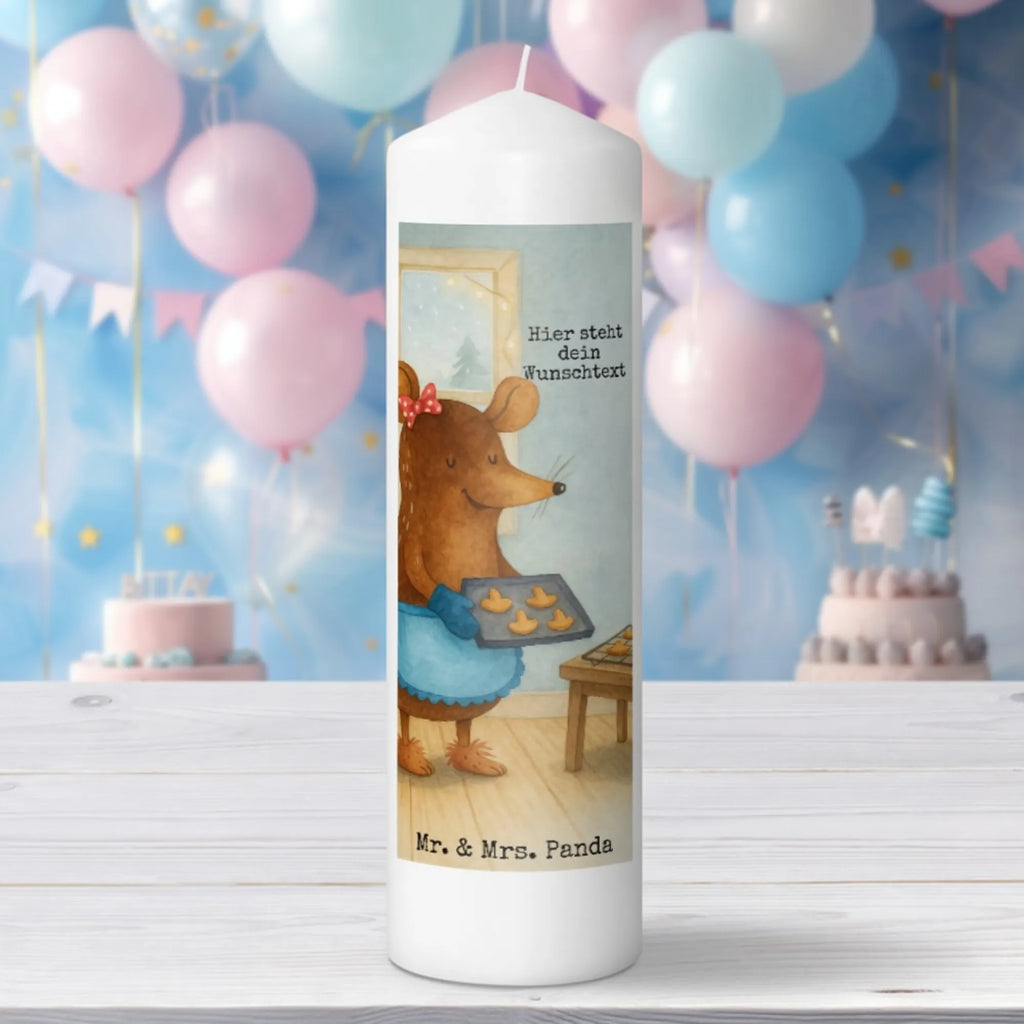 Personalizowana świeca Mysz ciastka Design Holz-Kerze Mit Namen, Bienenwachskerze Mit Wunschname, Andachtskerze Mit Namensgravur, Osterkerze Mit Namen, Teelicht Mit Namensdruck, Stumpenkerze Mit Namensgravur, Taufekerze Mit Namensgravur, Kerze Für Hochzeit Mit Namensgravur, Kerze Für Geburtstag Mit Wunschname, Tafelkerze Mit Wunschname, Schwimmkerze Mit Namen, Bio-Kerze Mit Wunschname, Firmungskerze Mit Wunschname, Streukerze Mit Namensdruck, LED-Kerze Mit Wunschname, Adventskerze Mit Wunschname, Glas-Kerze Mit Wunschname, Kerze Mit Namen, Metall-Kerze Mit Namensgravur, Fair-Trade-Kerze Mit Namensgravur, Stearinkerze Mit Gravur, Outdoor-Kerze Mit Namensgravur, Votivkerze Mit Wunschname, Gastgeschenk Kerze Mit Namen, Trauerkerze Mit Namen, Personalisierte Kerze, Handgemachte Kerze Mit Wunschname, Duftkerze Mit Namen, Weihnachtskerze Mit Namensgravur, Grabkerze Mit Namensgravur, Kommunionkerze Mit Namen, Blockkerze Mit Namensdruck, Tischkerze Mit Namensdruck, Sojawachskerze Mit Namensdruck, Kerze Mit Prägung Und Wunschname, Laternenkerze Mit Namensdruck, Handgegossene Kerze Mit Namen, Kerze Mit Spruch Und Namen, Kerzen-Set Mit Namensgravur, Gedenkkerze Mit Namen, Stabkerze Mit Gravur, Gartenkerze Mit Namen, Winter, Weihnachten, Weihnachtsdeko, Nikolaus, Advent, Heiligabend, Wintermotiv, Plätzchen, Weihnachtskekse, backen, Chaosqueen, Weihnachtsbäckerei, Maus, Kekse