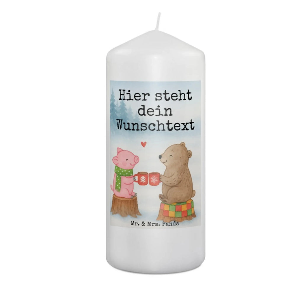 Personalizowana świeca Ciepły prosiaczek Impreza Design Stearinkerze Mit Gravur, Andachtskerze Mit Namensgravur, Fair-Trade-Kerze Mit Namensgravur, Tafelkerze Mit Wunschname, Votivkerze Mit Wunschname, Kommunionkerze Mit Namen, Gartenkerze Mit Namen, Gastgeschenk Kerze Mit Namen, Outdoor-Kerze Mit Namensgravur, Schwimmkerze Mit Namen, LED-Kerze Mit Wunschname, Stumpenkerze Mit Namensgravur, Sojawachskerze Mit Namensdruck, Stabkerze Mit Gravur, Holz-Kerze Mit Namen, Bienenwachskerze Mit Wunschname, Grabkerze Mit Namensgravur, Kerze Für Geburtstag Mit Wunschname, Osterkerze Mit Namen, Metall-Kerze Mit Namensgravur, Tischkerze Mit Namensdruck, Kerze Mit Prägung Und Wunschname, Duftkerze Mit Namen, Taufekerze Mit Namensgravur, Laternenkerze Mit Namensdruck, Bio-Kerze Mit Wunschname, Teelicht Mit Namensdruck, Kerze Mit Spruch Und Namen, Kerze Für Hochzeit Mit Namensgravur, Firmungskerze Mit Wunschname, Kerze Mit Namen, Handgemachte Kerze Mit Wunschname, Gedenkkerze Mit Namen, Trauerkerze Mit Namen, Personalisierte Kerze, Streukerze Mit Namensdruck, Weihnachtskerze Mit Namensgravur, Glas-Kerze Mit Wunschname, Adventskerze Mit Wunschname, Kerzen-Set Mit Namensgravur, Handgegossene Kerze Mit Namen, Blockkerze Mit Namensdruck, Winter, Weihnachten, Weihnachtsdeko, Nikolaus, Advent, Heiligabend, Wintermotiv, Schwein, Bär, Prost, Weihnachtszeit, Alles Gute