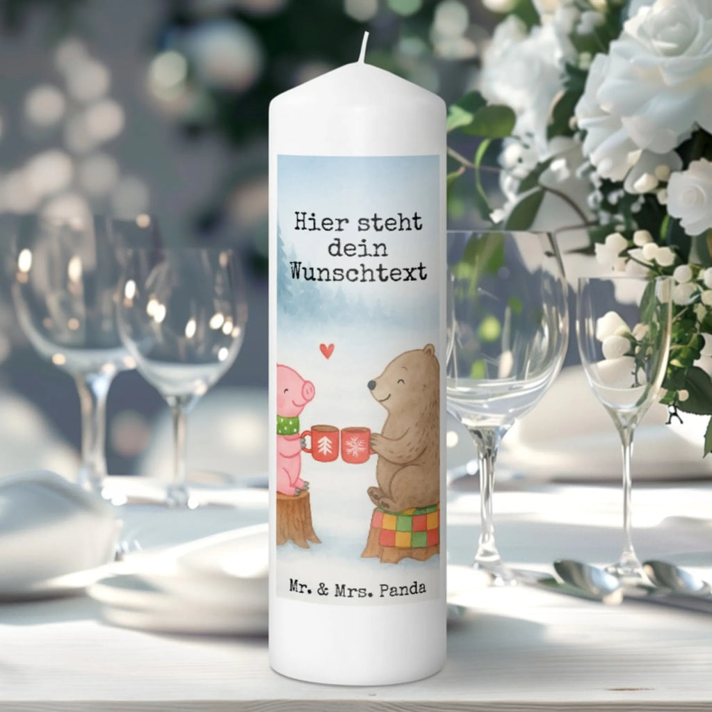 Personalizowana świeca Ciepły prosiaczek Impreza Design Stearinkerze Mit Gravur, Andachtskerze Mit Namensgravur, Fair-Trade-Kerze Mit Namensgravur, Tafelkerze Mit Wunschname, Votivkerze Mit Wunschname, Kommunionkerze Mit Namen, Gartenkerze Mit Namen, Gastgeschenk Kerze Mit Namen, Outdoor-Kerze Mit Namensgravur, Schwimmkerze Mit Namen, LED-Kerze Mit Wunschname, Stumpenkerze Mit Namensgravur, Sojawachskerze Mit Namensdruck, Stabkerze Mit Gravur, Holz-Kerze Mit Namen, Bienenwachskerze Mit Wunschname, Grabkerze Mit Namensgravur, Kerze Für Geburtstag Mit Wunschname, Osterkerze Mit Namen, Metall-Kerze Mit Namensgravur, Tischkerze Mit Namensdruck, Kerze Mit Prägung Und Wunschname, Duftkerze Mit Namen, Taufekerze Mit Namensgravur, Laternenkerze Mit Namensdruck, Bio-Kerze Mit Wunschname, Teelicht Mit Namensdruck, Kerze Mit Spruch Und Namen, Kerze Für Hochzeit Mit Namensgravur, Firmungskerze Mit Wunschname, Kerze Mit Namen, Handgemachte Kerze Mit Wunschname, Gedenkkerze Mit Namen, Trauerkerze Mit Namen, Personalisierte Kerze, Streukerze Mit Namensdruck, Weihnachtskerze Mit Namensgravur, Glas-Kerze Mit Wunschname, Adventskerze Mit Wunschname, Kerzen-Set Mit Namensgravur, Handgegossene Kerze Mit Namen, Blockkerze Mit Namensdruck, Winter, Weihnachten, Weihnachtsdeko, Nikolaus, Advent, Heiligabend, Wintermotiv, Schwein, Bär, Prost, Weihnachtszeit, Alles Gute