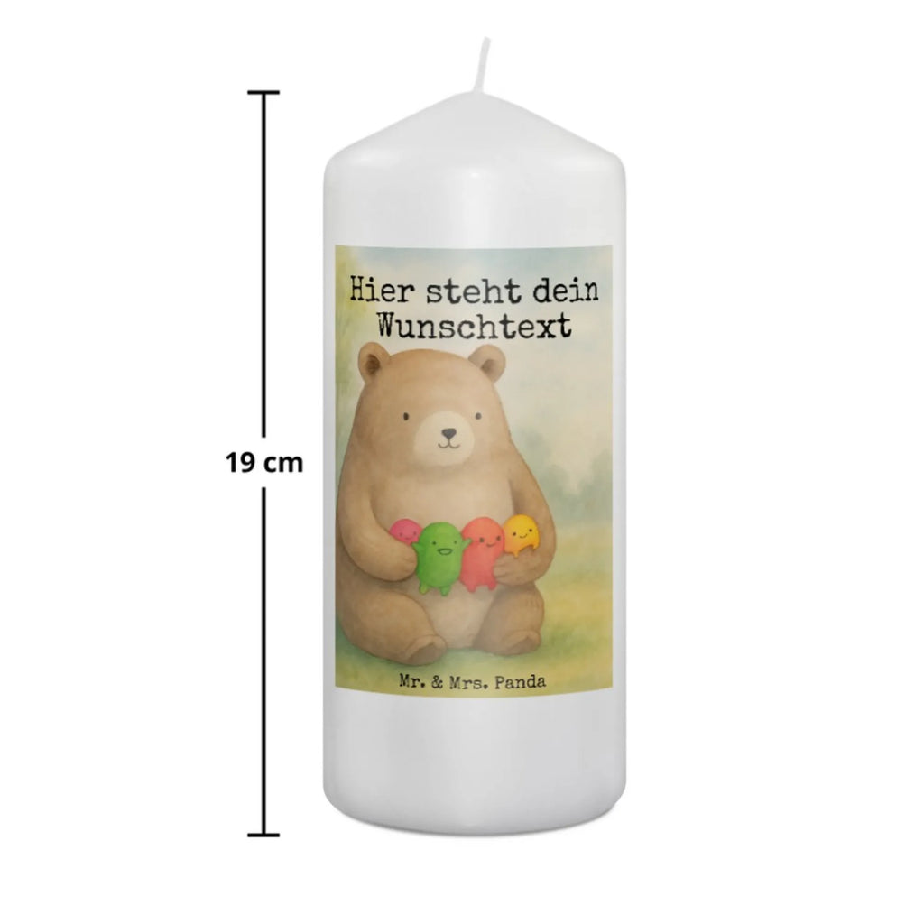 Personalisierte Kerze Bär Gefühl Design Andachtskerze Mit Namensgravur, Teelicht Mit Namensdruck, Bio-Kerze Mit Wunschname, Kerze Mit Spruch Und Namen, Bienenwachskerze Mit Wunschname, Sojawachskerze Mit Namensdruck, Outdoor-Kerze Mit Namensgravur, Votivkerze Mit Wunschname, Kerze Für Hochzeit Mit Namensgravur, Firmungskerze Mit Wunschname, Kerze Mit Namen, LED-Kerze Mit Wunschname, Stearinkerze Mit Gravur, Weihnachtskerze Mit Namensgravur, Stabkerze Mit Gravur, Glas-Kerze Mit Wunschname, Handgemachte Kerze Mit Wunschname, Gedenkkerze Mit Namen, Holz-Kerze Mit Namen, Fair-Trade-Kerze Mit Namensgravur, Kerzen-Set Mit Namensgravur, Stumpenkerze Mit Namensgravur, Duftkerze Mit Namen, Trauerkerze Mit Namen, Osterkerze Mit Namen, Grabkerze Mit Namensgravur, Schwimmkerze Mit Namen, Gastgeschenk Kerze Mit Namen, Kerze Mit Prägung Und Wunschname, Gartenkerze Mit Namen, Metall-Kerze Mit Namensgravur, Laternenkerze Mit Namensdruck, Tafelkerze Mit Wunschname, Handgegossene Kerze Mit Namen, Personalisierte Kerze, Tischkerze Mit Namensdruck, Kerze Für Geburtstag Mit Wunschname, Taufekerze Mit Namensgravur, Kommunionkerze Mit Namen, Blockkerze Mit Namensdruck, Streukerze Mit Namensdruck, Adventskerze Mit Wunschname, Bär, Teddy, Teddybär, Wahnsinn, Verrückt, Durchgedreht