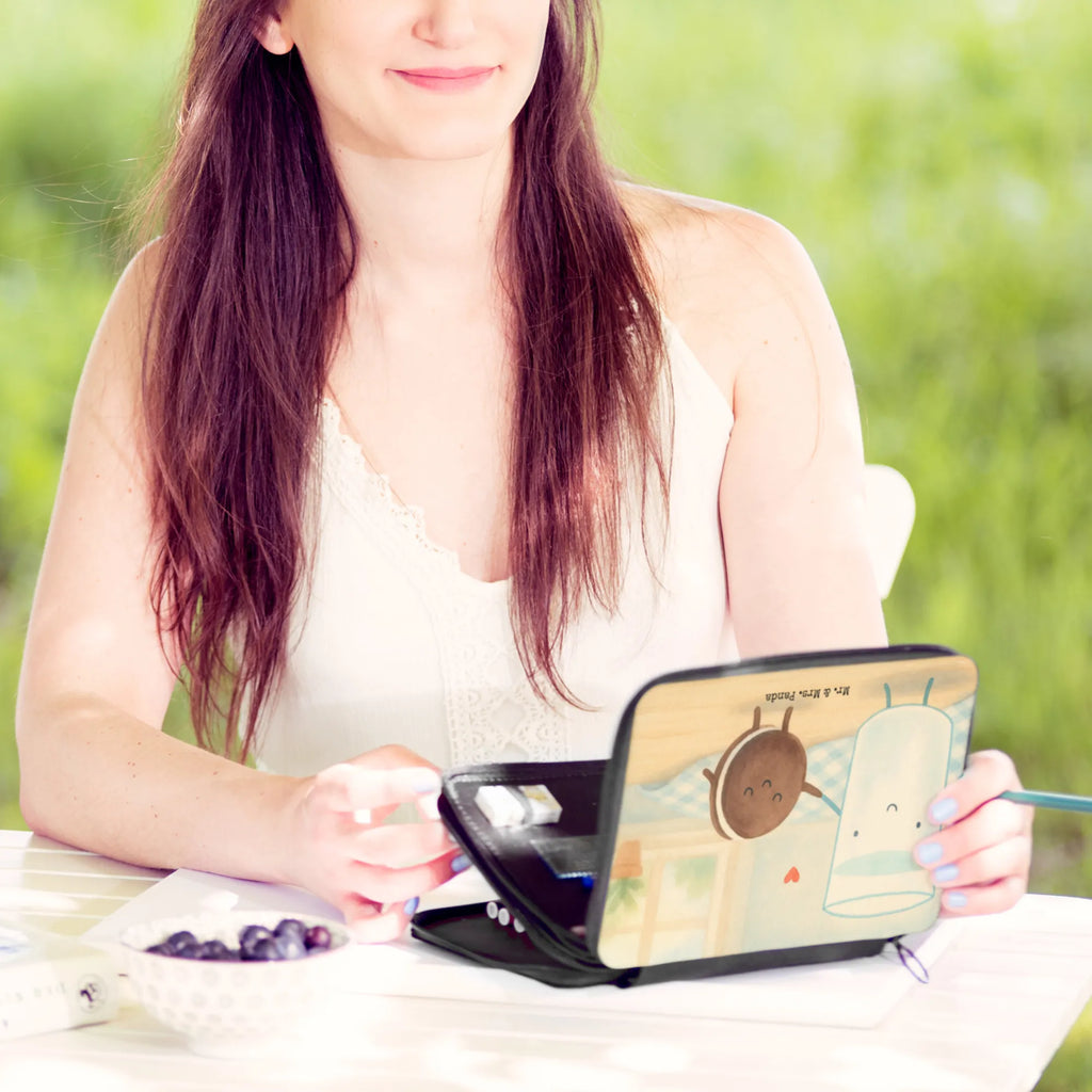 Piórnik mleko ciastko Design Stiftetasche, Federmäppchen, Federmappe, Kinder Federmappe, Schüler, Geschenk, Schülerin, Stifterolle, Federmäppchen bedruckt, Schule, Motiv, Büro Stifte Etui, Stifte Etui, Kind, Federmappe Einschulung, Bestückte Federmappe, Einschulung, Grundschule, Tiermotive, Gute Laune, lustige Sprüche, Tiere, perfektes Paar, Milk, Kekse, Kaffee, Cookie, Keks, Einladung Frühstück, romantisch, Milch, Motiv süß