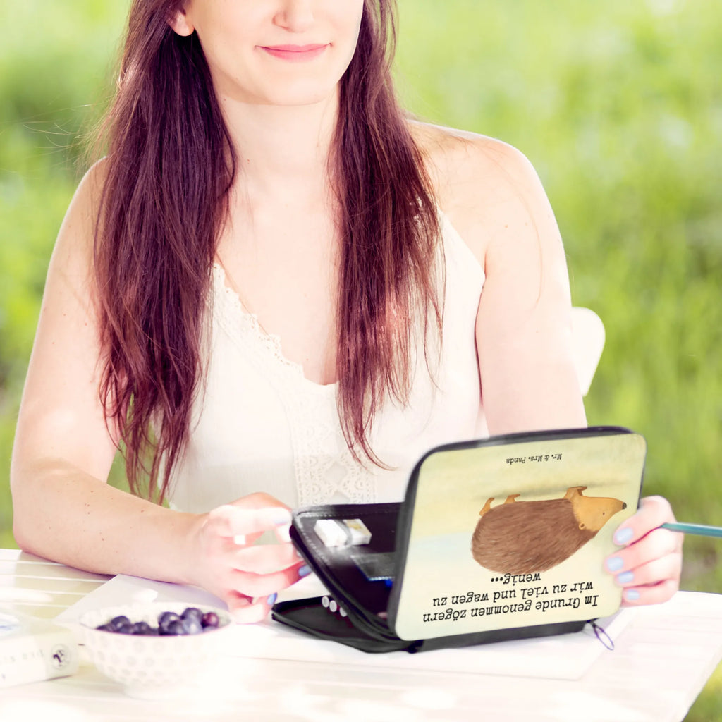 Leather folder Hedgehog hearts Design Federmappe, Stiftetasche, Stifte Etui, Schule, Einschulung, Geschenk, Kind, Schüler, Schülerin, Stifterolle, Federmäppchen, Motiv, Grundschule, Federmäppchen bedruckt, Büro Stifte Etui, Bestückte Federmappe, Kinder Federmappe, Federmappe Einschulung, Tiermotive, Gute Laune, lustige Sprüche, Tiere, Liebe, Herz, Herzen, Igel, Vertrauen, Kuss, Leben