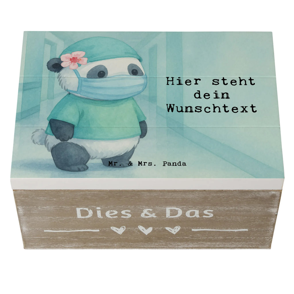 Personalizowane drewniane pudełko asystentka operacyjna Pasja Design Schatulle Personalisiert, Dekokiste mit Namen, Schatzkiste Personalisiert, Erinnerungsbox Personalisiert, Schatzkiste mit Namen, Kiste Personalisiert, mit Namen, Aufbewahrungsbox Personalisiert, GEschenkdose personalisiert, Dekokiste Personalisiert, Holzkiste Personalisiert, Schatulle mit Namen, Truhe mit Namen, Geschenkbox personalisiert, Truhe Personalisiert, Holzkiste mit Namen, Erinnerungskiste Personalisiert, Erinnerungsbox mit Namen, Erinnerungskiste, Aufbewahrungsbox mit Namen, Kiste mit Namen, Beruf, Ausbildung, Jubiläum, Abschied, Rente, Kollege, Kollegin, Geschenk, Schenken, Arbeitskollege, Mitarbeiter, Firma, Danke, Dankeschön, OP Assistentin, Operationsassistenz, Operationstechnische Assistentin, OTA, Operationsassistentin