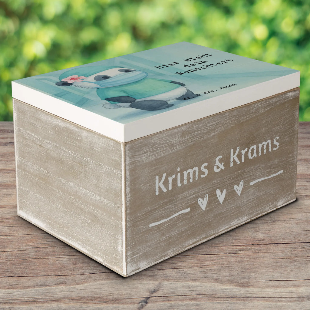 Personalizowane drewniane pudełko asystentka operacyjna Pasja Design Schatulle Personalisiert, Dekokiste mit Namen, Schatzkiste Personalisiert, Erinnerungsbox Personalisiert, Schatzkiste mit Namen, Kiste Personalisiert, mit Namen, Aufbewahrungsbox Personalisiert, GEschenkdose personalisiert, Dekokiste Personalisiert, Holzkiste Personalisiert, Schatulle mit Namen, Truhe mit Namen, Geschenkbox personalisiert, Truhe Personalisiert, Holzkiste mit Namen, Erinnerungskiste Personalisiert, Erinnerungsbox mit Namen, Erinnerungskiste, Aufbewahrungsbox mit Namen, Kiste mit Namen, Beruf, Ausbildung, Jubiläum, Abschied, Rente, Kollege, Kollegin, Geschenk, Schenken, Arbeitskollege, Mitarbeiter, Firma, Danke, Dankeschön, OP Assistentin, Operationsassistenz, Operationstechnische Assistentin, OTA, Operationsassistentin