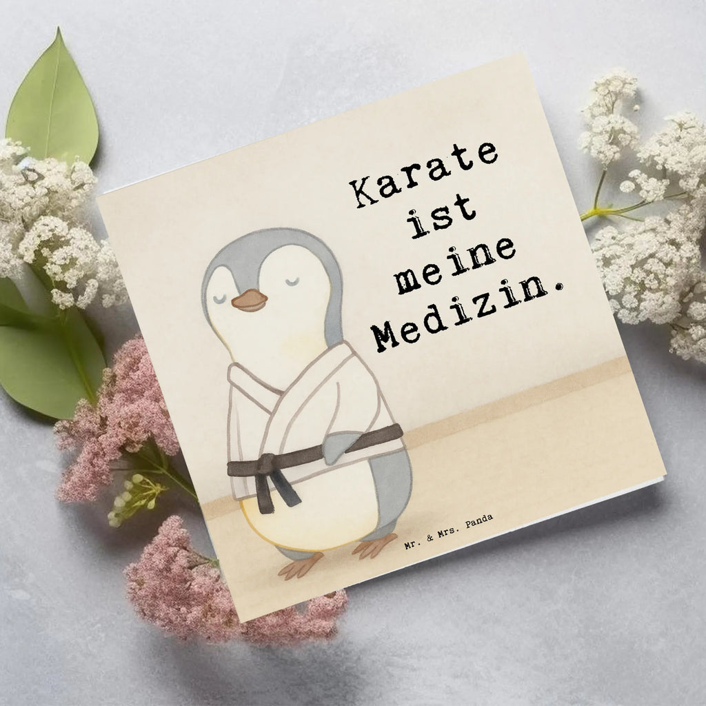 Deluxe Karte Pinguin Karate Design Glückwunschkarte, Hochwertige Klappkarte, Hochwertige Grußkarte, Hochzeitskarte, Karte, Geburtstagskarte, Grußkarte, Klappkarte, Einladungskarte, Geschenk, Sport, Sportart, Hobby, Schenken, Danke, Dankeschön, Auszeichnung, Gewinn, Sportler, Karate Verein, Selbstverteidigung, Kampfkunst, Karate, Kampfsportart