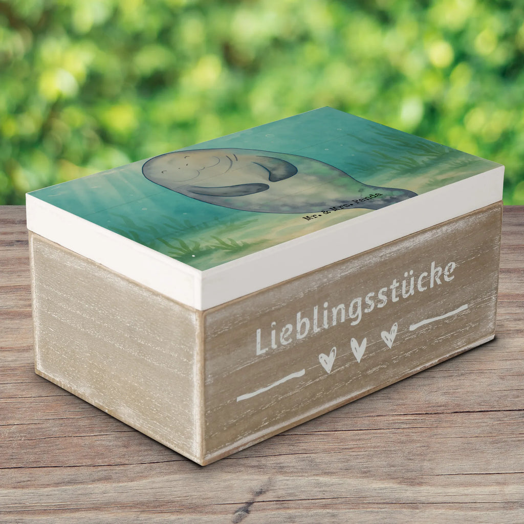 Holzkiste Seekuh Happy Design Kiste, Dekokiste, Aufbewahrungsbox, Schatulle, Erinnerungsbox, Geschenkdose, XXL, Erinnerungskiste, Schatzkiste, Truhe, Geschenkbox, Holzkiste, Meerestiere, Meer, Urlaub, Achtsamkeit, Zufrieden, Neuanfang, Freundin, Respekt, Neustart, Seekühe, Selbstliebe, Liebeskummer, Seekuh