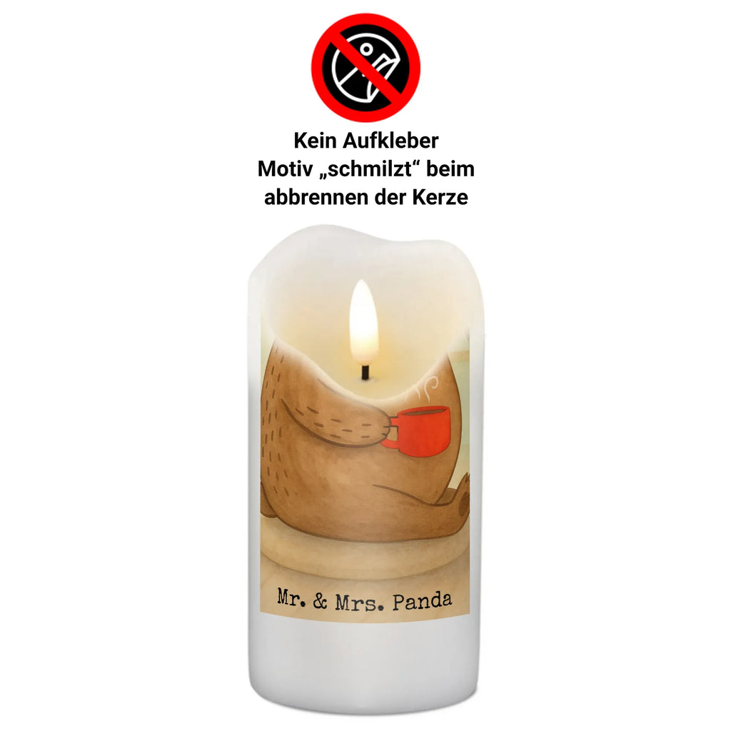 Candle bear morning coffee Design Andachtskerze, Kerze Für Firmung, Fair-Trade-Kerze, Streukerze, Kerze Für Advent, Kerze Für Weihnachten, Kerze Ohne Duft, Kerze Als Gastgeschenk, Kerze Mit Duft, Grablicht, Blockkerze, Kerze Mit Prägung, Grabkerze, Stabkerze, Stumpenkerze, Dinnerkerze, Bio-Kerze, Glas-Kerze, Tafelkerze, Outdoor-Kerze, Kerze Für Geburtstag, Kerze Mit Gravur, Kerze Für Kommunion, Gartenkerze, Gedenkkerze, Sojawachskerze, Stearin­kerze, Kerze Mit Motiv, Metall-Kerze, Kerze Für Taufe, Dinnerkerzenpaar, Kerze Mit Spruch, Handgemachte Kerze, Teelicht, Kerze Für Hochzeit, Votivkerze, Kerze, Trauerkerze, Handgegossene Kerze, Duftkerze, Kerze Mit Fotoeinleger, Tischkerze, Laternenkerze, Kerze Mit Namensgravur, Stumpenkerzen-Set, Kerze Für Ostern, Liebe, Partner, Freund, Freundin, Ehemann, Ehefrau, Heiraten, Verlobung, Heiratsantrag, Liebesgeschenk, Jahrestag, Hocheitstag, Hochzeitstag, Geschenk für Freundin, Liebesbeweis, Valentinstag, Mitbringsel, Geschenk für Frauen, Geschenk für Partner, für Ehemann, für Männer