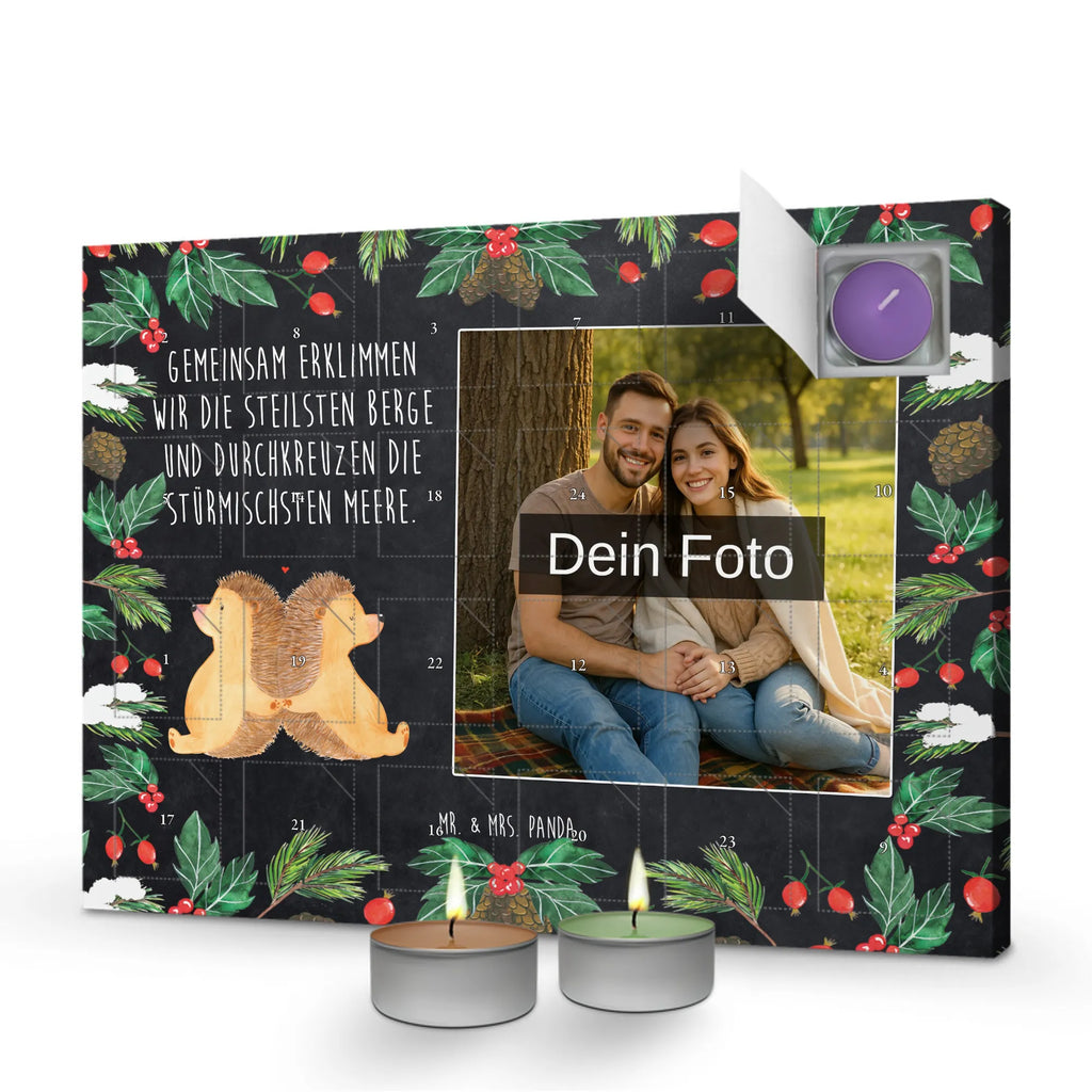 Personalisierter Duftkerzen Foto Adventskalender Igel händchenhaltend Personalisierter Duftkerzen Foto Adventskalender, Liebe, Partner, Freund, Freundin, Ehemann, Ehefrau, Heiraten, Verlobung, Heiratsantrag, Liebesgeschenk, Jahrestag, Hocheitstag, Liebesbeweis, Igel, große Liebe, Gemeinsamkeit, Liebesbotschaft, Geschenk für zwei, Love, Hand in Hand, Lieblingsmensch, Igelliebe, Hochzeit