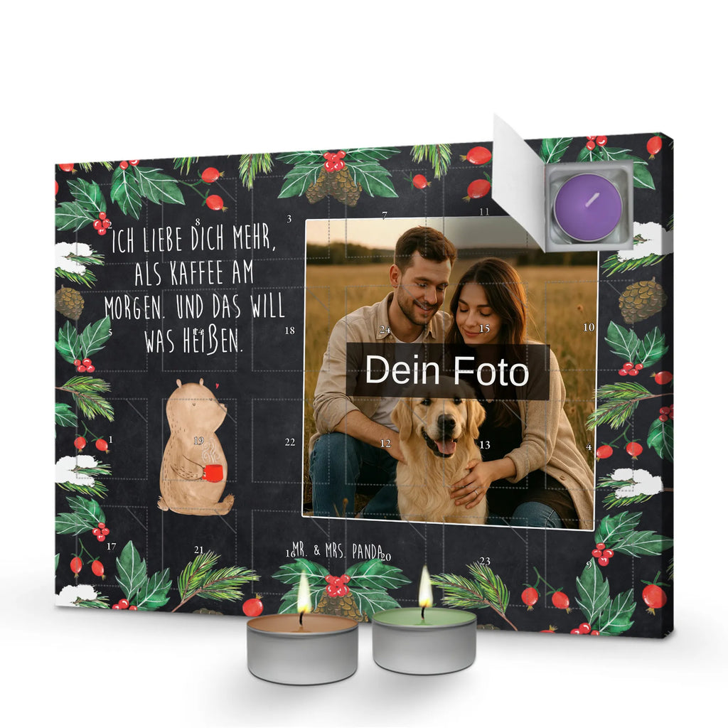 Personalisierter Duftkerzen Foto Adventskalender Bär Morgenkaffee Personalisierter Duftkerzen Foto Adventskalender, Freundin, Freund, Liebe, Liebesgeschenk, Jahrestag, Verlobung, Partner, Ehemann, Ehefrau, Heiraten, Heiratsantrag, Hocheitstag, für Ehemann, Valentinstag, Mitbringsel, für Männer, Geschenk für Frauen, Geschenk für Partner, Liebesbeweis, Geschenk für Freundin, Hochzeitstag