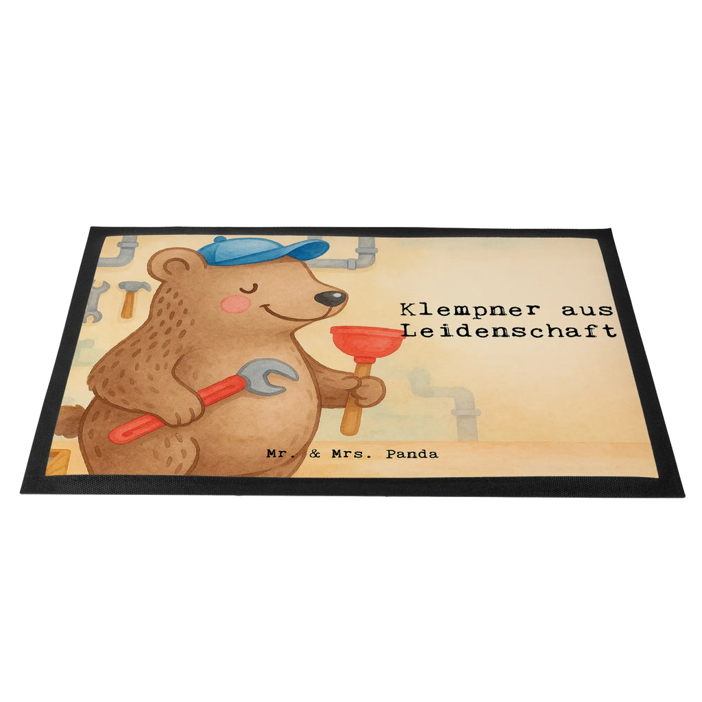 Fußmatte Klempner Leidenschaft Design Fußabtreter außen, Fußmatte innen, Fußmatte außen wetterfest, Schmutzfangteppich, Schmutzfangmatte, Fußabstreifer, Fußabstreifer außen, Fußmatte außen, Schmutzmatte, Fußmatte outdoor, Motivfußmatte, Vorleger, Türmatte, Gummimatte, Fußabtreter, Gummi Matte, Fussmatten online, Matte, Fussmatten, Schmutzfänger, Fußmatte waschbar, Eingangsteppich, Fußmatten, Sauberlaufmatte, Haustürmatte, Schmutzfangmatte waschbar, Türvorleger, Beruf, Ausbildung, Jubiläum, Abschied, Rente, Kollege, Kollegin, Geschenk, Schenken, Arbeitskollege, Mitarbeiter, Firma, Danke, Dankeschön, Gesellenprüfung, Bauklempner, Handwerker, Meister, Sanitärinstallationen, Installateur, Fachbetrieb, Klempner