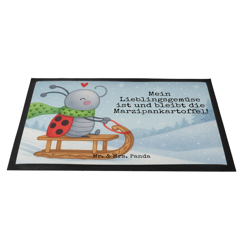 Fußmatte Smörle Rodeln Design Fußmatte außen, Türmatte, Schmutzfangmatte, Schmutzfangteppich, Fußmatte außen wetterfest, Fußabtreter, Schmutzmatte, Fussmatten, Fußmatte outdoor, Sauberlaufmatte, Gummimatte, Fußmatte innen, Vorleger, Fussmatten online, Fußabtreter außen, Fußabstreifer, Gummi Matte, Motivfußmatte, Schmutzfänger, Haustürmatte, Türvorleger, Fußmatte waschbar, Schmutzfangmatte waschbar, Eingangsteppich, Fußabstreifer außen, Matte, Fußmatten, Winter, Weihnachten, Weihnachtsdeko, Nikolaus, Advent, Heiligabend, Wintermotiv, Smörle, Marzipan, Schlittenfahren